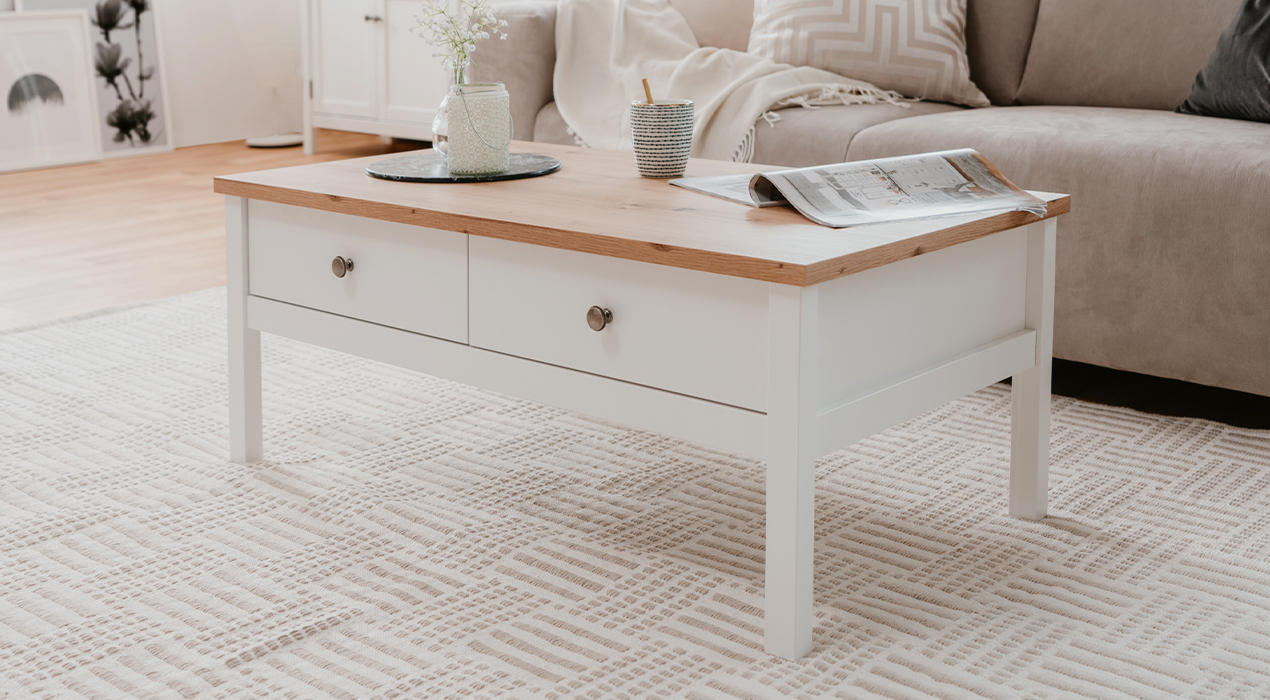 Couchtisch in weiß mit brauner Tischplatte
