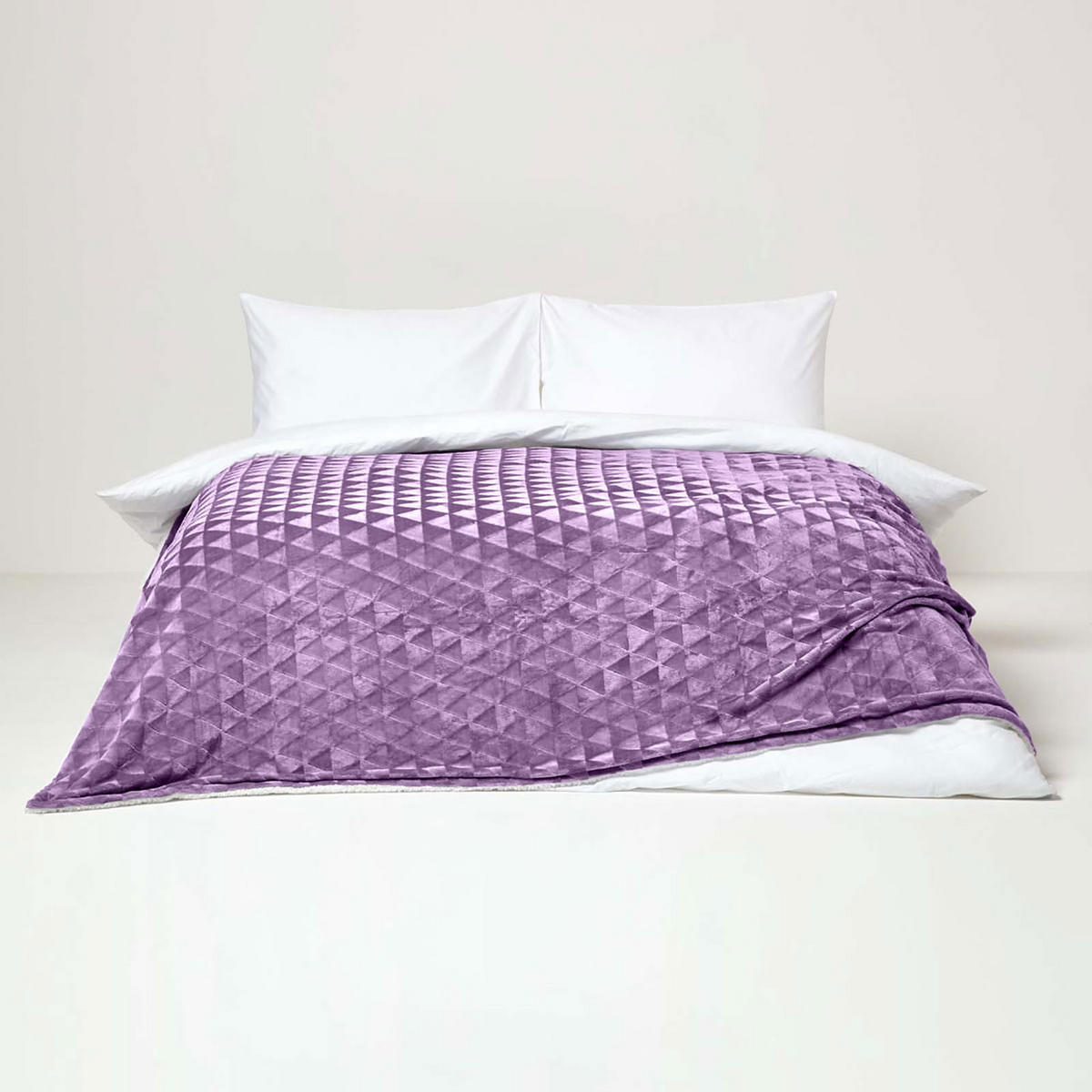 KUSCHELDECKE Sherpa 200/230 cm, Samtdecke mit Dreieckmuster - Lila, Textil (200/230cm) - Homescapes