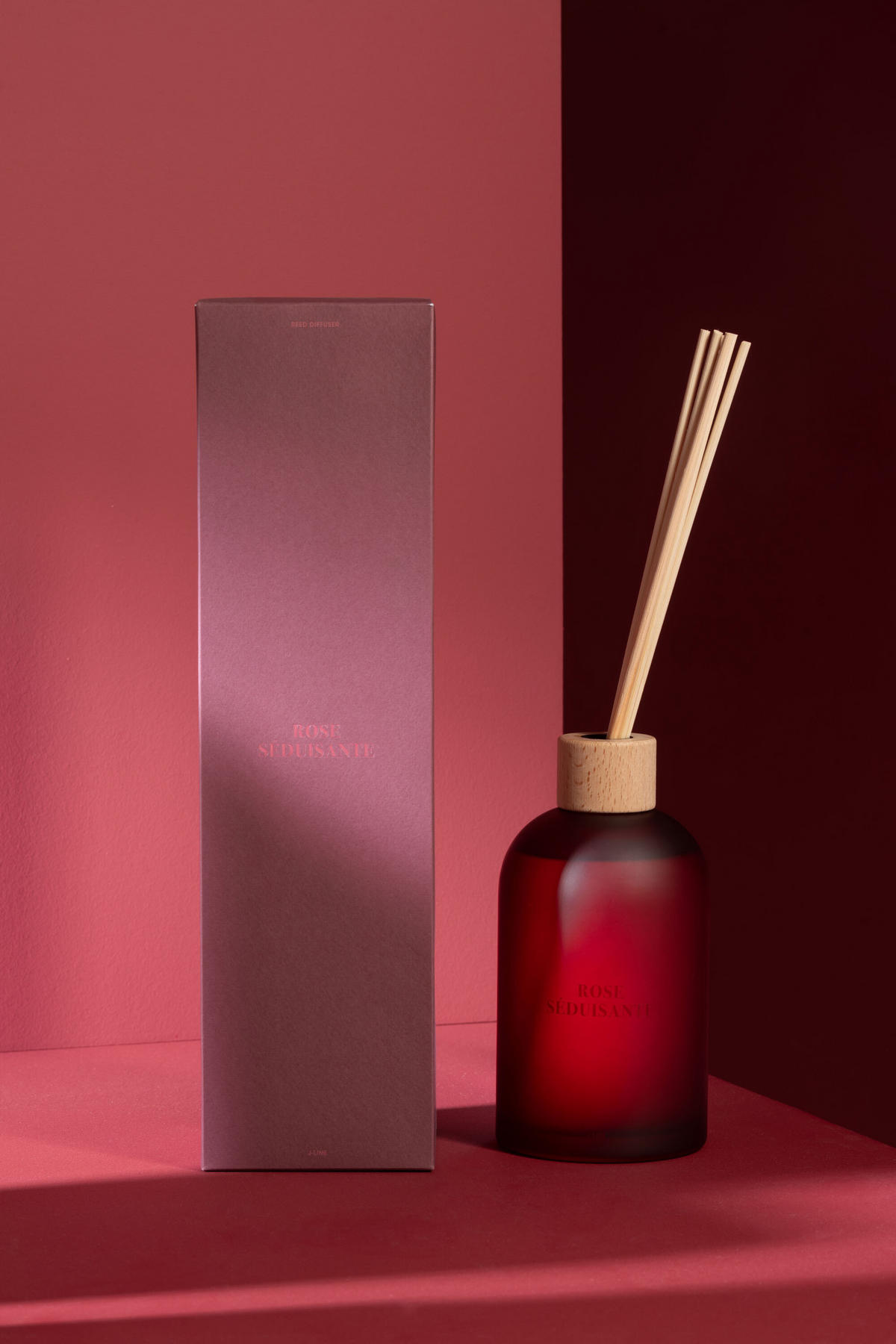 HAUSPARFUM ACCORDS ESSENTIELS - Rot - 550 ml - Rot, Paraffin (9.5/35.5/9.5cm) - J-Line