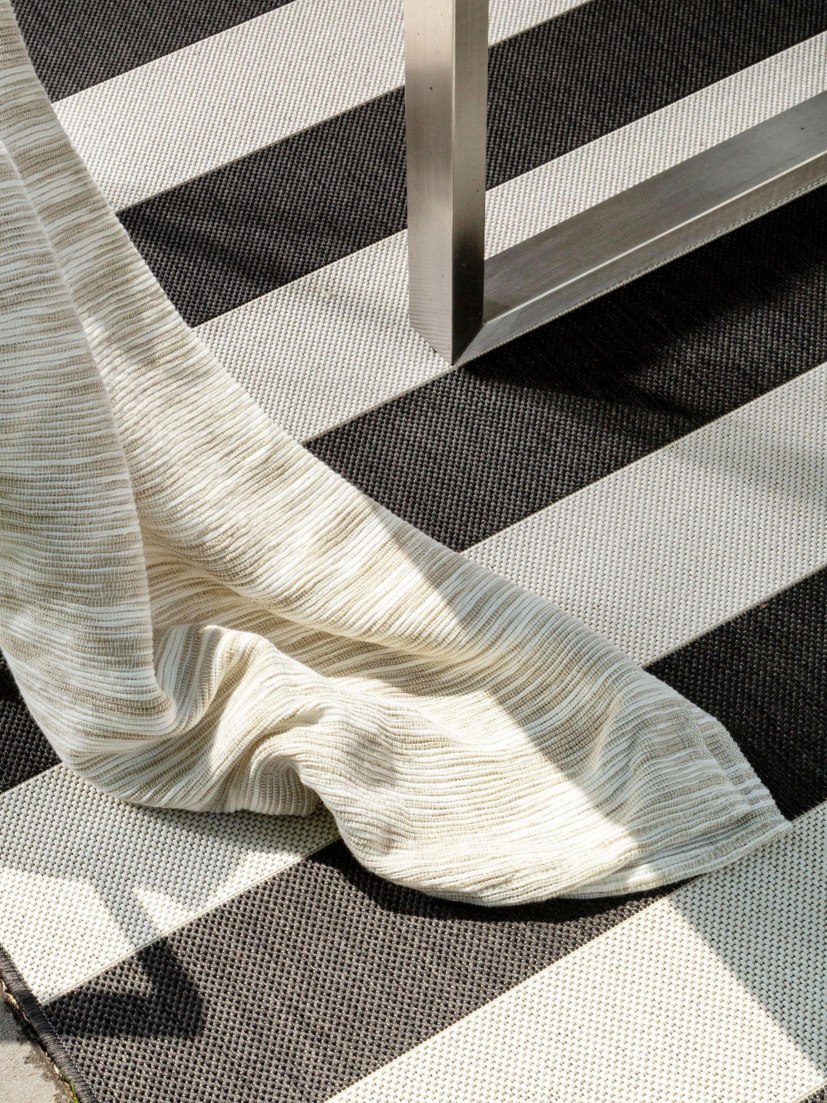 OUTDOORTEPPICH Metro Schwarz 120x170 cm - Schwarz, Textil (120/170cm) - benuta Nest