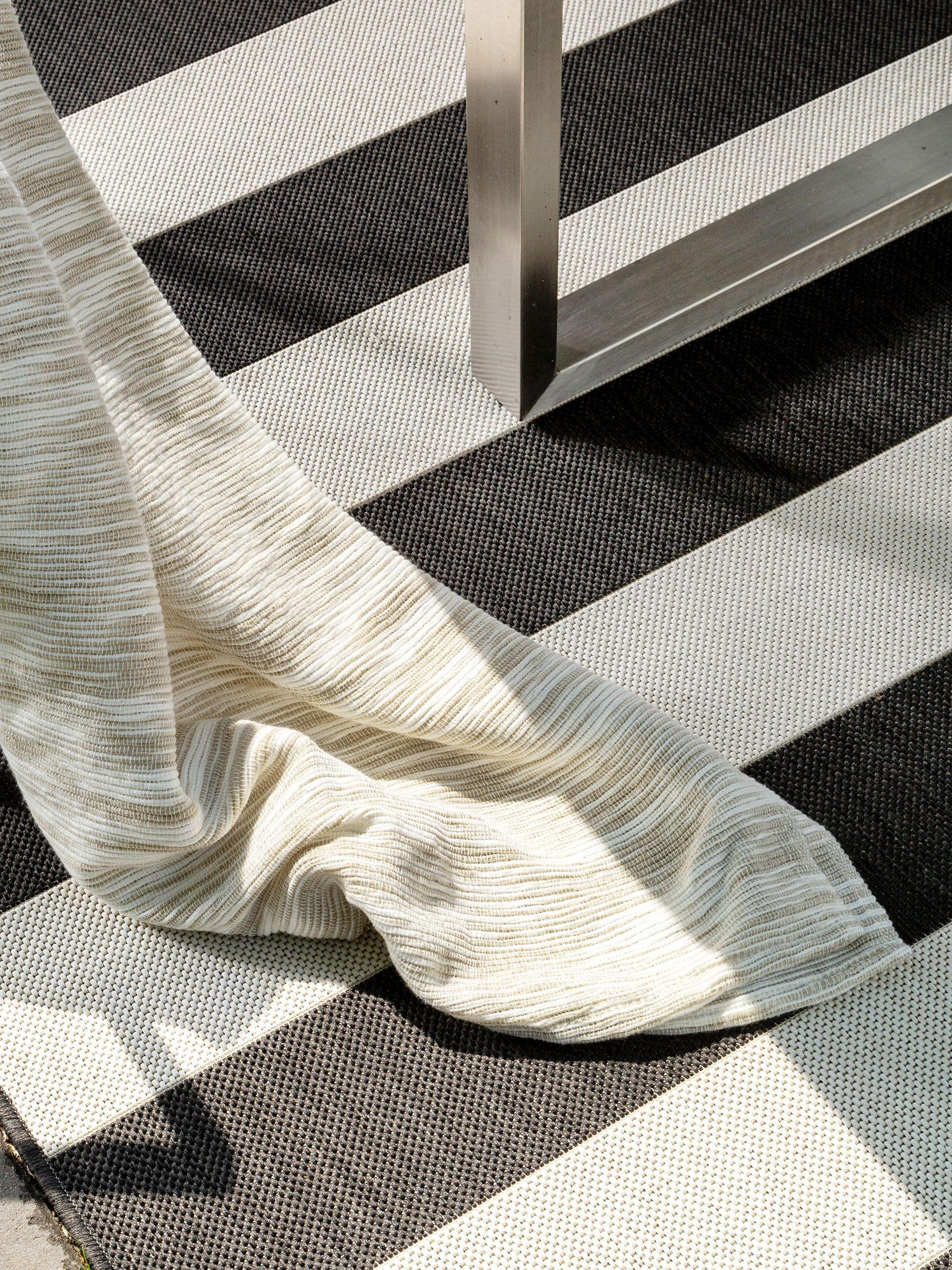 Thumbnail - benuta Nest Outdoorteppich, Schwarz, Textil, Gestreift, Rechteckig, 80x150 cm, Oeko-Tex® Standard 100, wasserabweisend, ...