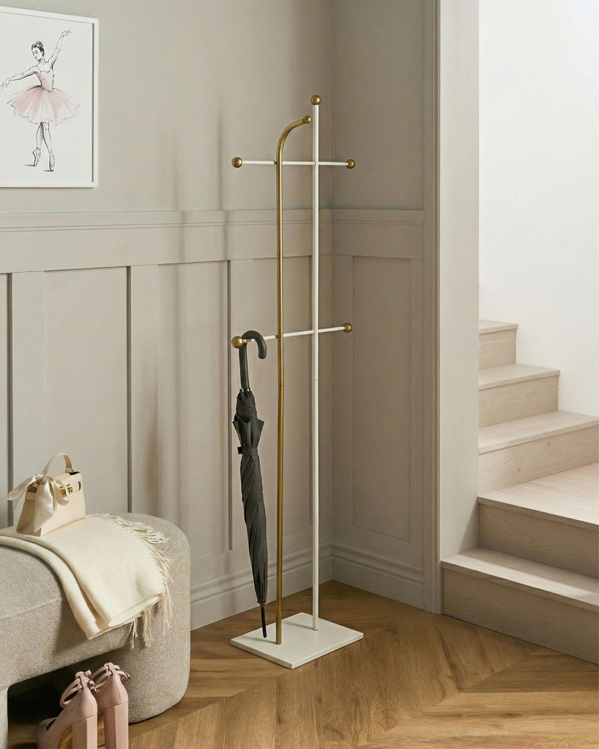 VĚŠÁK NA OBLEČENÍ Zlatý Odhill - zlatá, kov (46/162/26cm) - Beliani