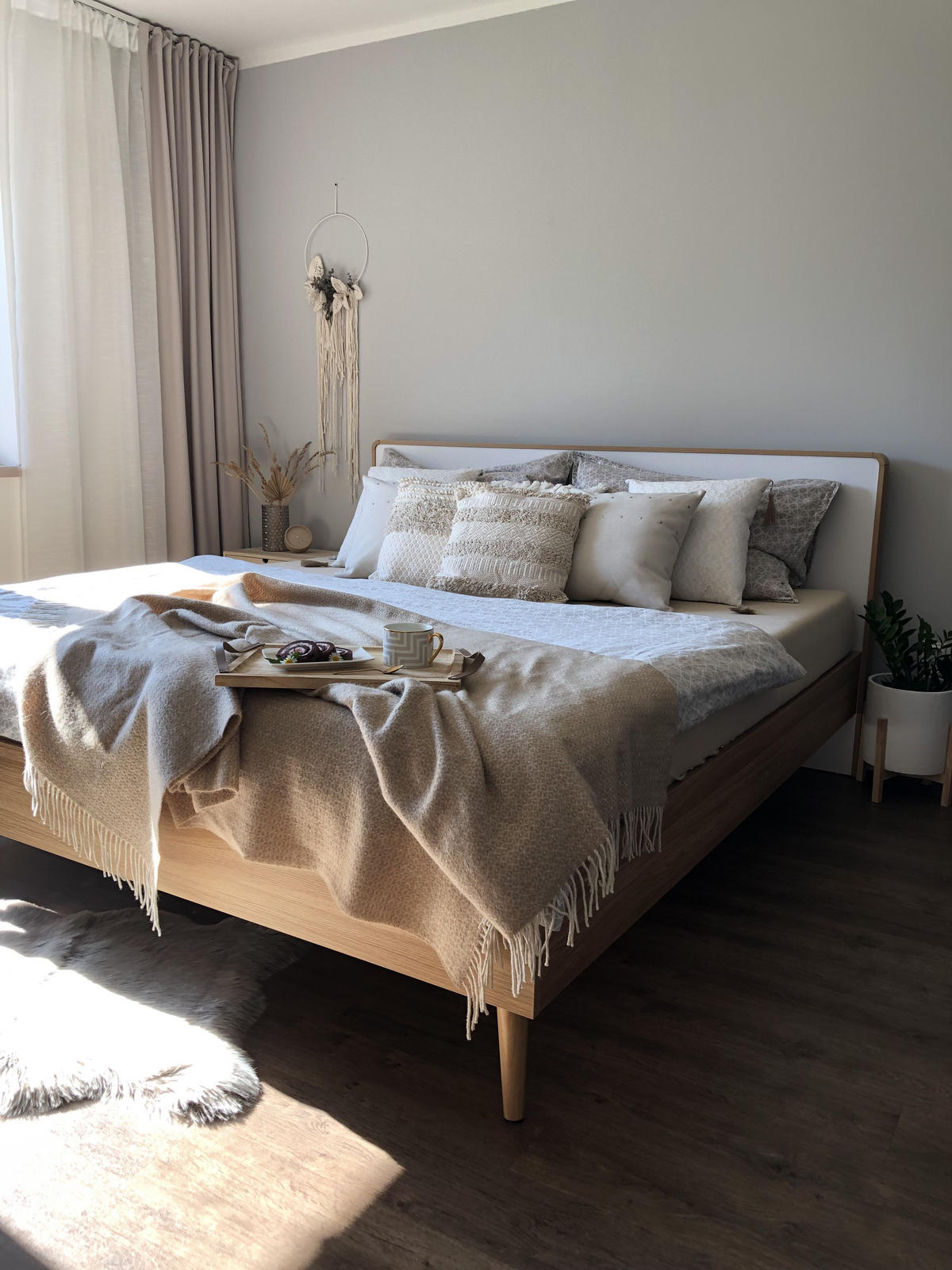 BETT mit LED 180x200 cm Heller Holzfarbton Serris - Hellbraun, Holzwerkstoff (180/200cm) - Beliani