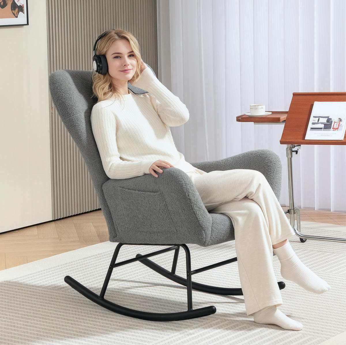 SCHAUKELSTUHL 95/67/100 cm grau aus Lammfell-Optik mit Seitentasche - Grau, Textil (67/100/95cm) - OKWISH