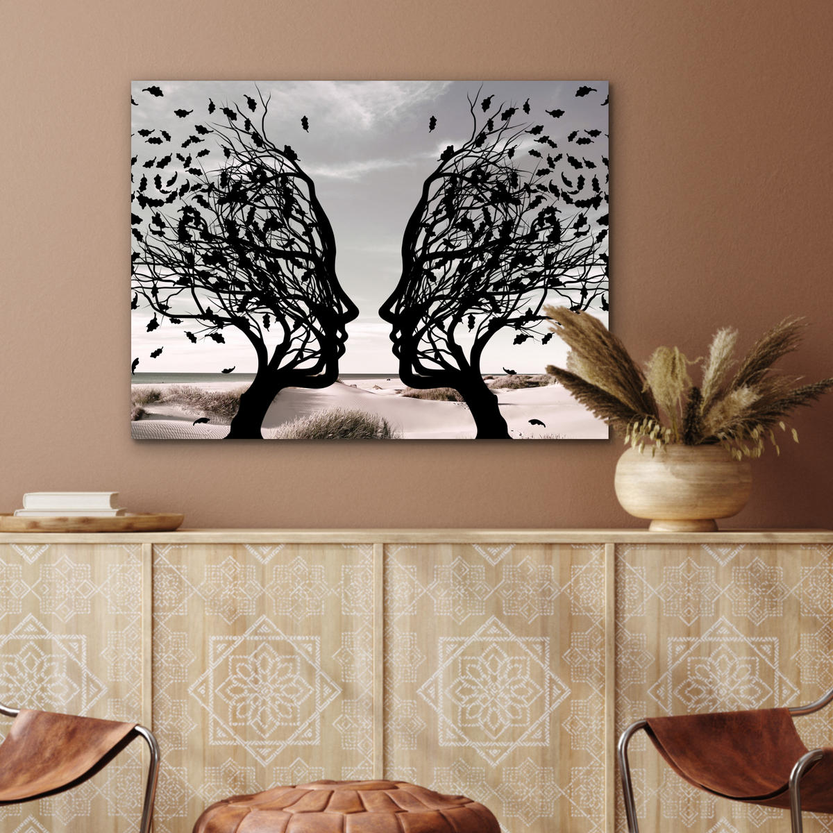 KOVOVÝ OBRAZ Pláž - more - ľudia - strom - moderné umenie 80x60 cm - svetlosivá, kov (80/60cm) - MuchoWow