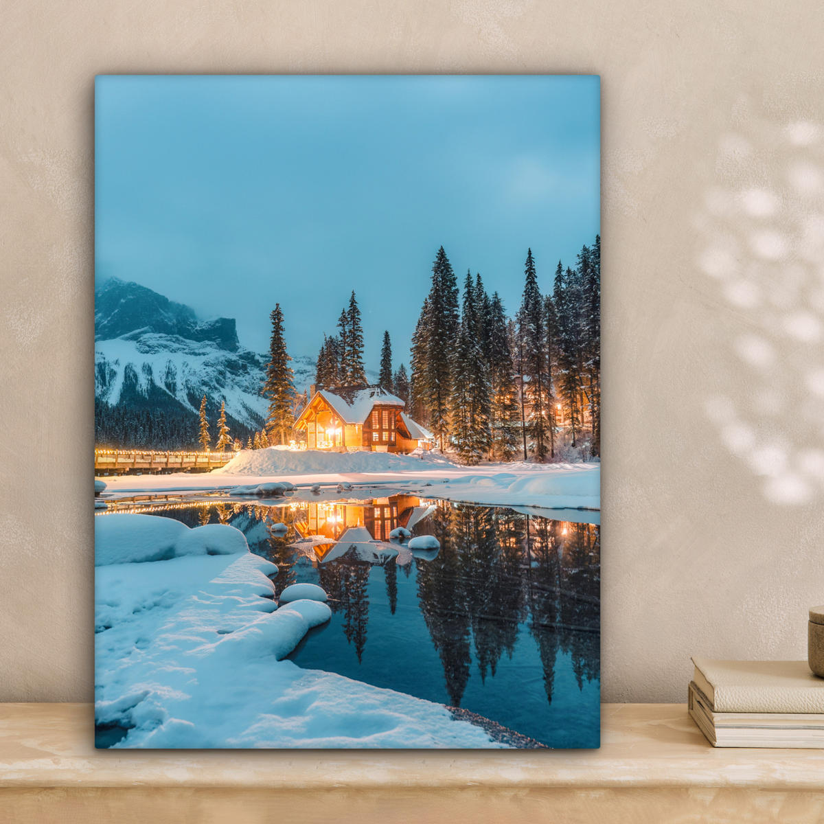 LEINWANDBILD Winterlandschaft - Natur - Haus - Berge - Schnee 30x40 cm - Hellblau, Textil (30/40cm) - MuchoWow