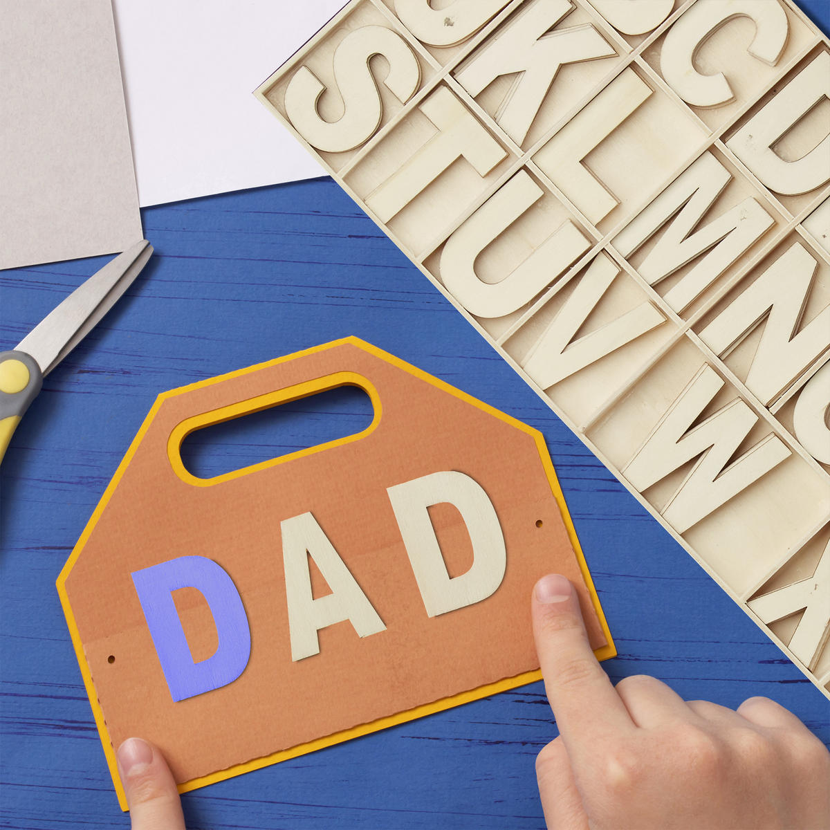 HOLZBUCHSTABEN Set - Beige, Holz (41/1.5/18cm) - Relaxdays