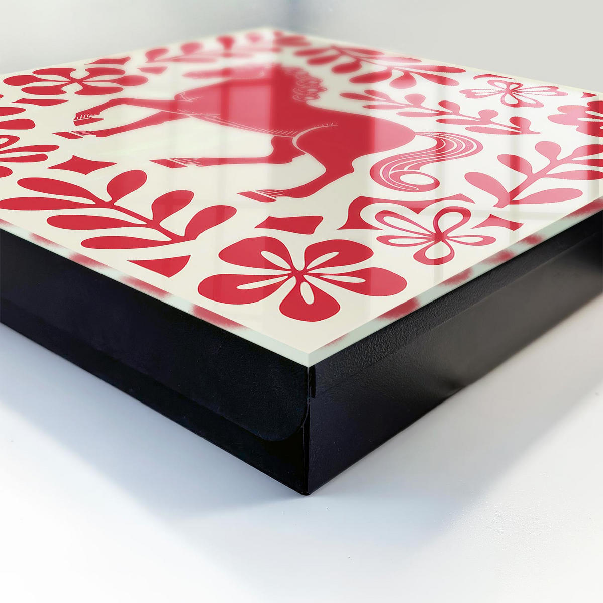 SCHLÜSSELBOX Schwarz 30x30 cm- Türöffnung nach rechts - Volksillustration mit Pferdemotiv - Rot, Metall (30/30/5cm) - TULUP