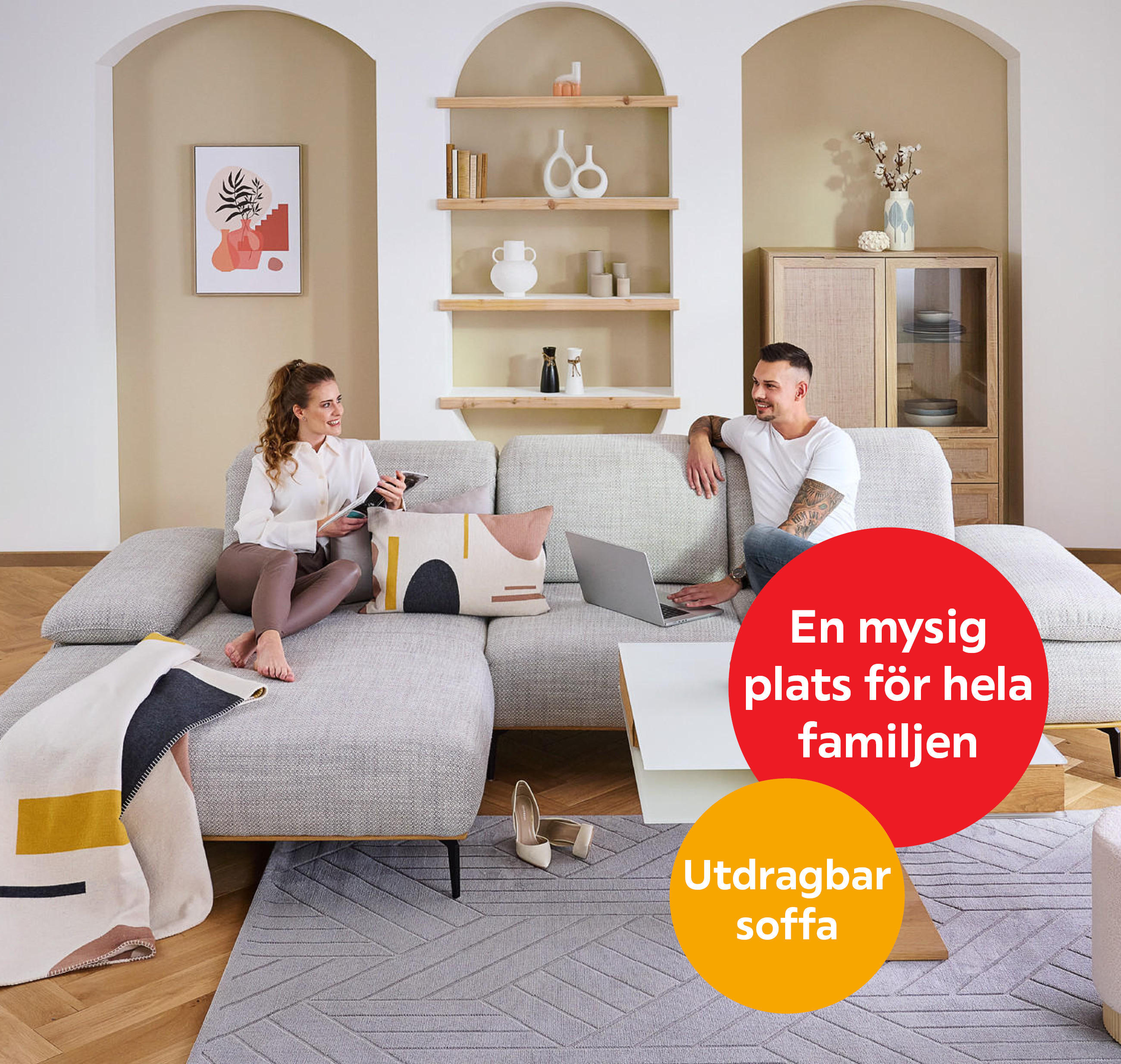 En mysig plats för hela familjen. Utdragbar soffa.