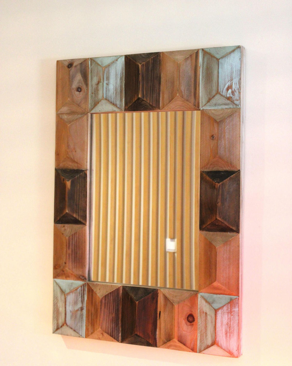 WANDSPIEGEL Holz bunt rechteckig 63/90 cm Hizote - Blau/Hellbraun, Holz (63/90/7cm) - Beliani