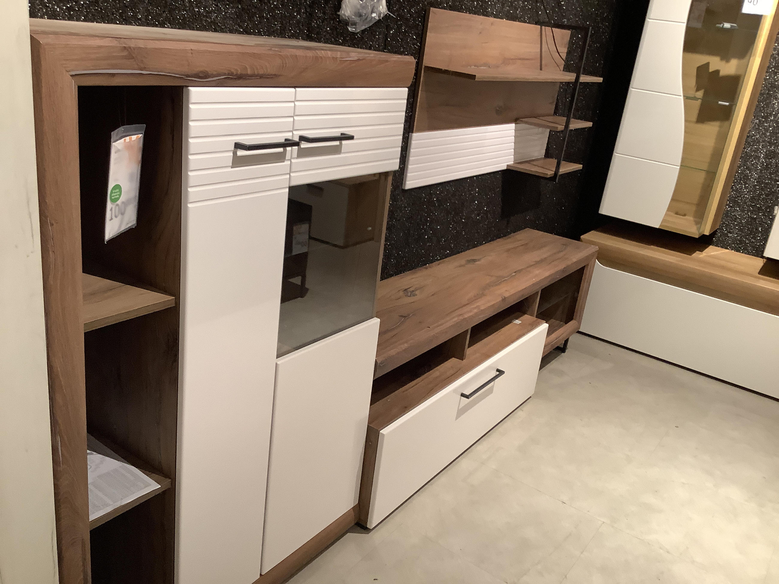 NAPPALI ÖSSZEÁLLÍTÁS- CAEN