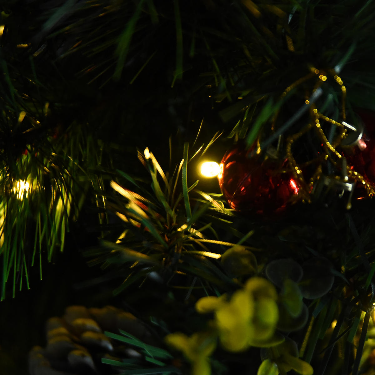 2-ER Set Weihnachtsbäume Mini Künstlicher Christbaum mit rote Beere LED IP44 - Grün, Kunststoff (75cm) - HOMCOM