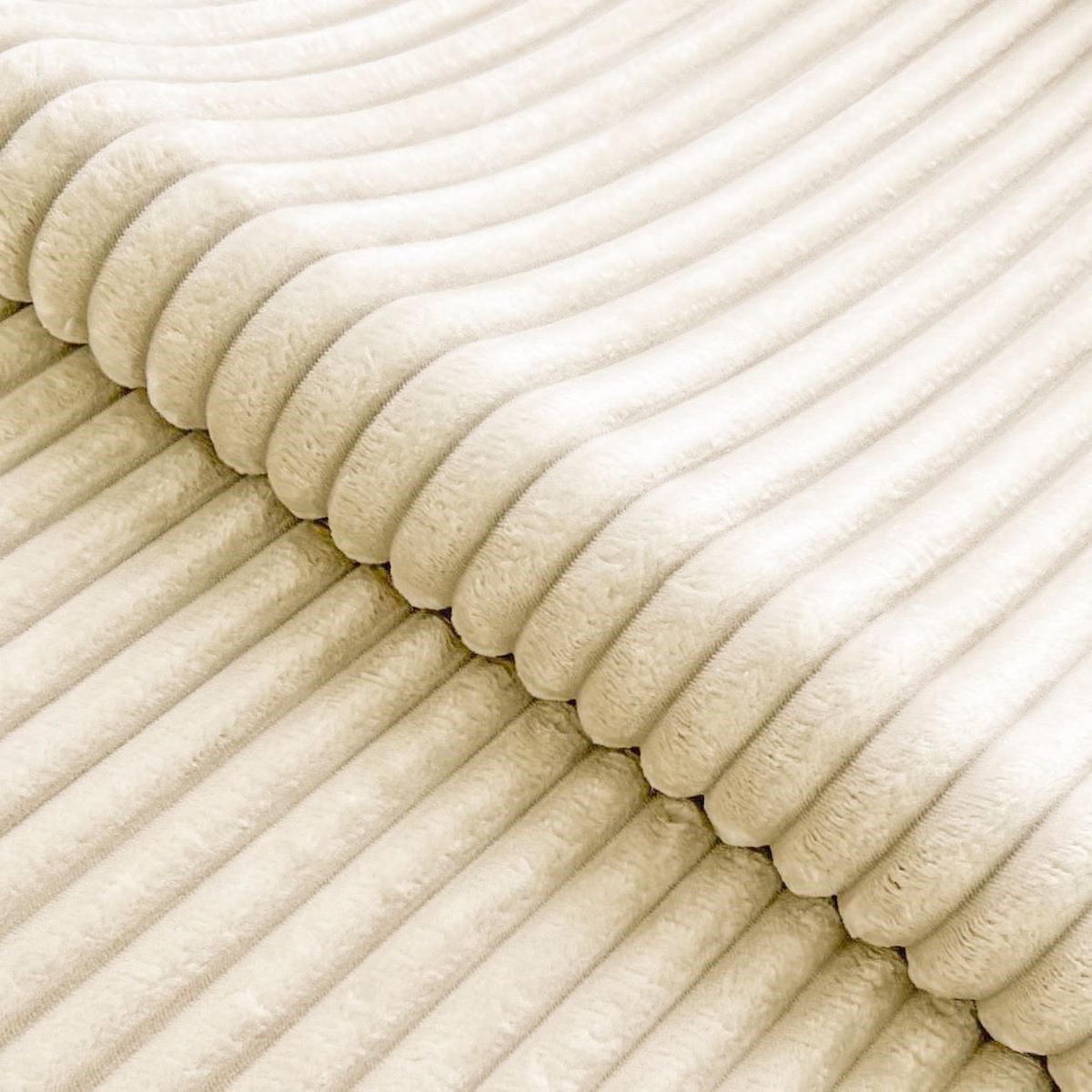 ECKSOFA Calma mit Schlaffunktion und Bettkasten im Bumpy-Design aus weichem Hellbeige Plüschcord - Ottomane links - Beige/Schwarz, Holz/Kunststoff (239/140cm) - S-Style