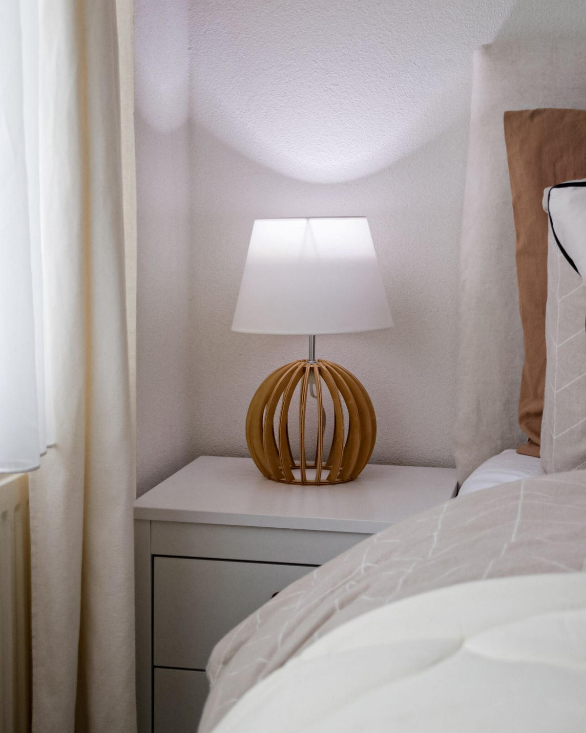 STOLNÍ LAMPA Samo 22/22/41 cm - bílá, kompozitní dřevo (22/22/41cm) - Beliani