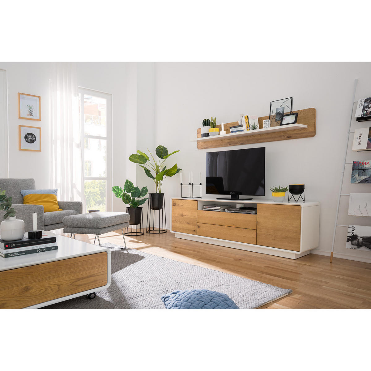 TV-LOWBOARD - Asteiche / Matt Weiß - Braun/Weiß, Holzwerkstoff (188/55/40cm) - home24