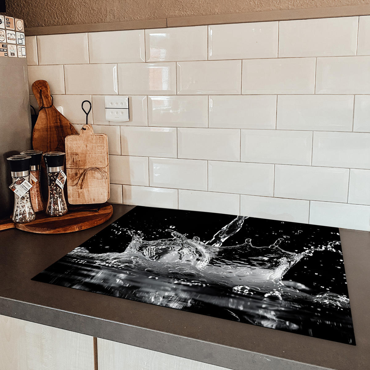 HERDABDECKPLATTE Wasser - Spritzwasser - Schwarz Herdabdeckung Induktionsfeld 70x52 cm - Schwarz, Kunststoff (70/52/0.2cm) - MuchoWow