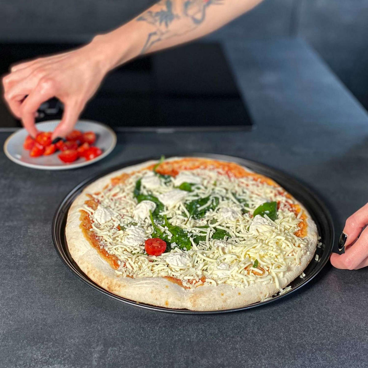 PIZZABLECH SET (2-tlg.) - Schwarz, Metall (32/1.5/32cm) - Intirilife