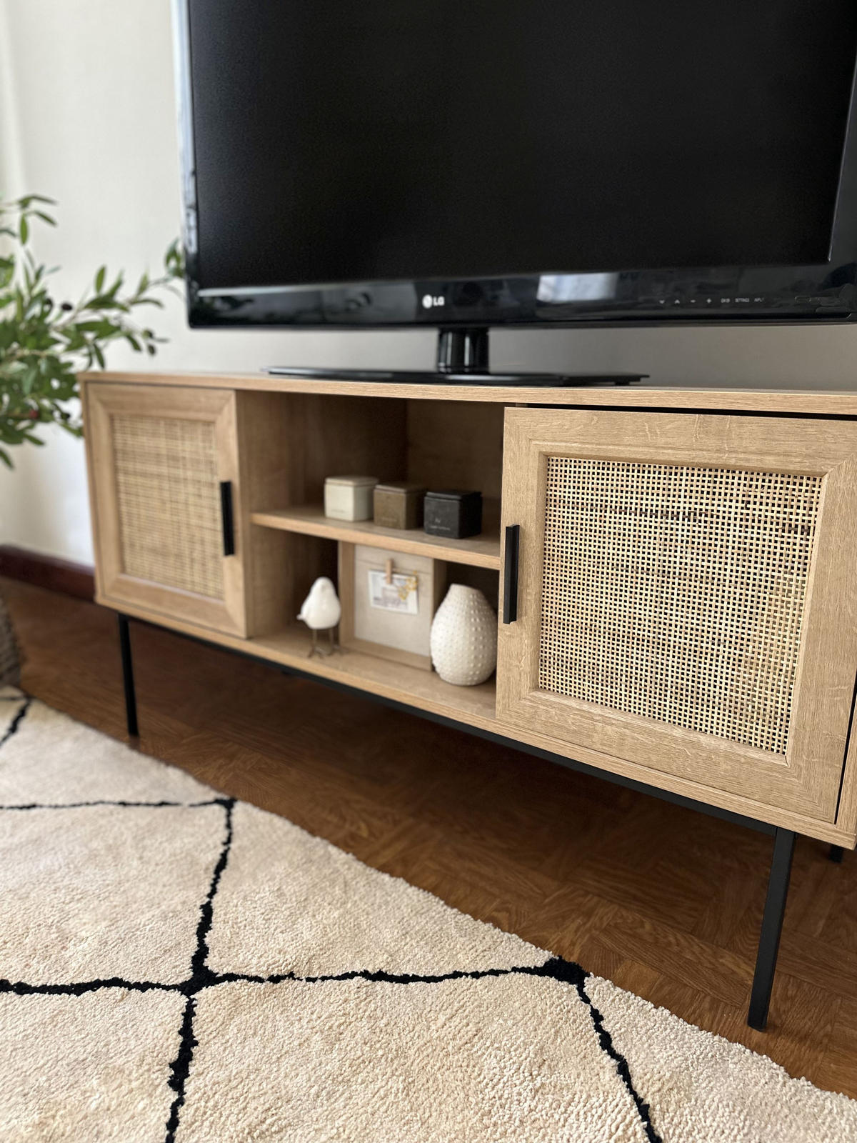TV ORMARIĆ svijetlosmeđi, crni PASCO 39/120/63 cm - svijetlo smeđa, drvni materijal (120/63/39cm) - Beliani