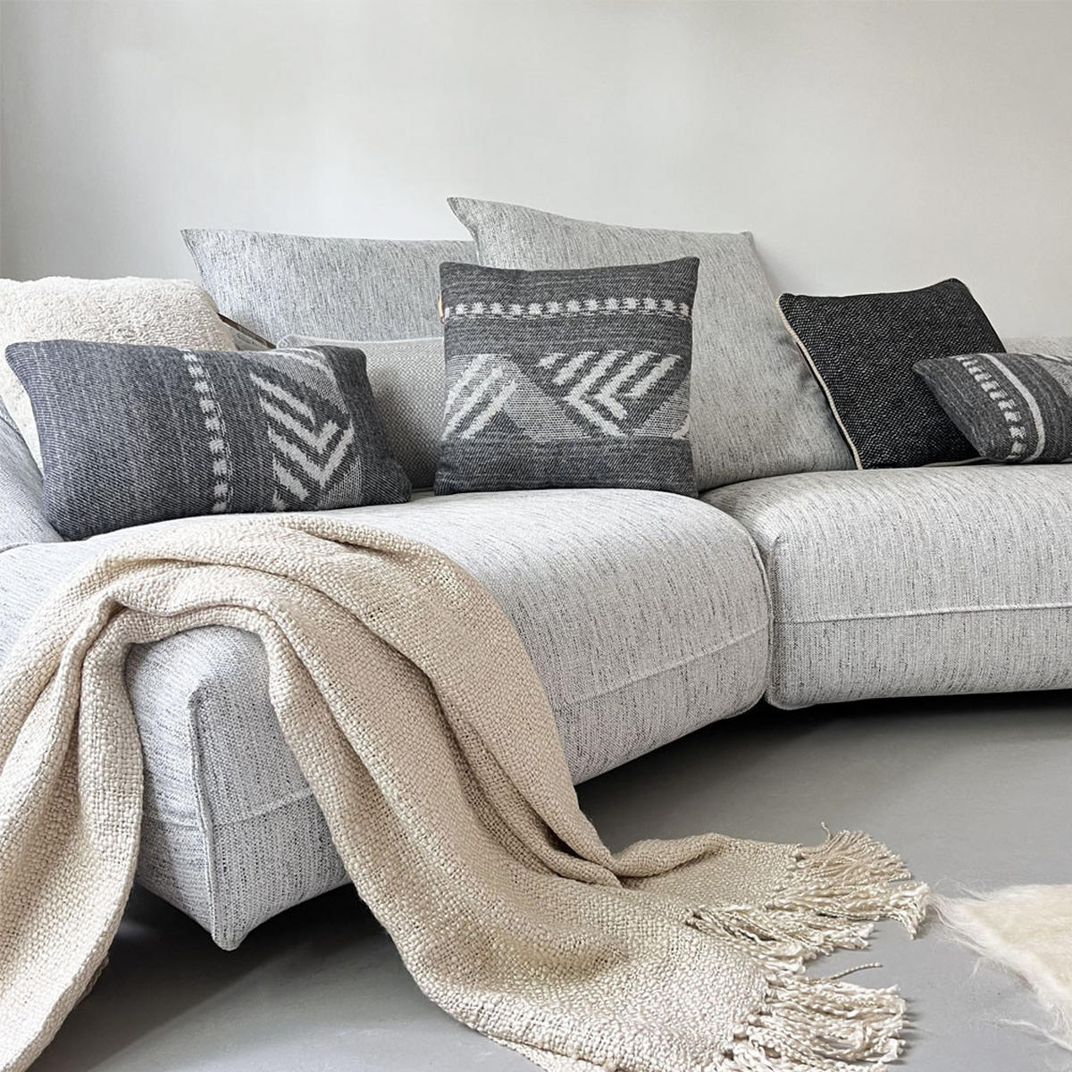 WOLLKISSEN Mochica schwarz Dekostreifen, quadratisch 45x45 - Anthrazit, Textil (45/45/12cm) - Malagoon