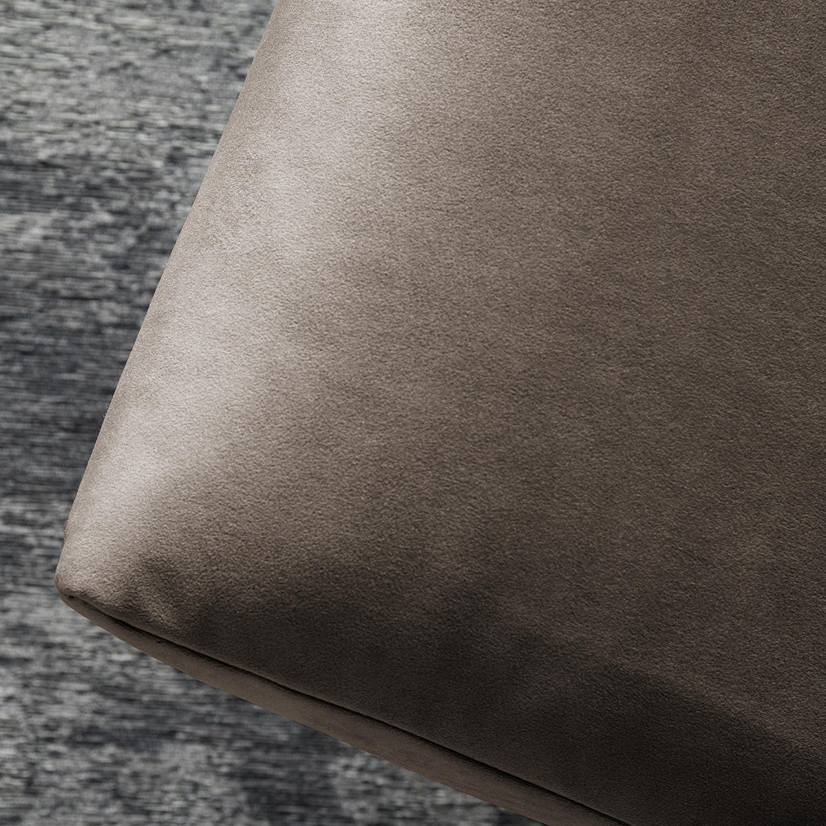 POLSTERHOCKER mit Kreuzfuß - Taupe/Schwarz, Textil/Metall (51/37/41cm) - home24