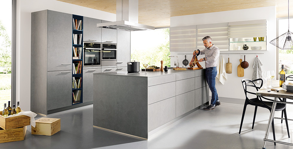 marmor kuche mit beton wand minimalistisch design, rost, beton & co | küchentrends im praxischeck xxxlutz, Design ideen
