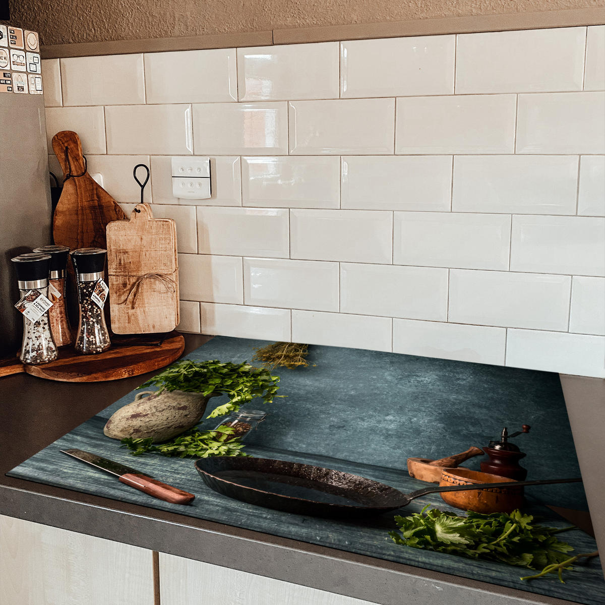 HERDABDECKPLATTE Kräuter - Gewürze - Pfanne - Messer - Grau - Rustikal Induktionsmatte 77x59 cm - Petrol, Kunststoff (77/59/0.2cm) - MuchoWow