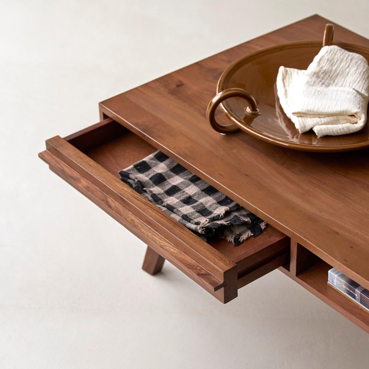 COUCHTISCH Niels Dunkelbraun aus Akazie - Dunkelbraun, Holz (60/115/40cm) - Tikamoon
