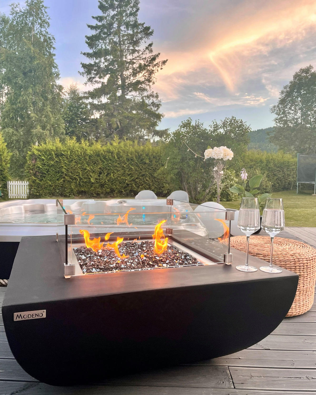 FEUERTISCH Aurora Gasfeuerstelle aus GF-Beton - 4-tlg. Set inkl. Glasumrandung, Brennerabdeckung und Gasflaschen-Abdeckung - Schwarz, Naturmaterialien (86/36/86cm) - Elementi