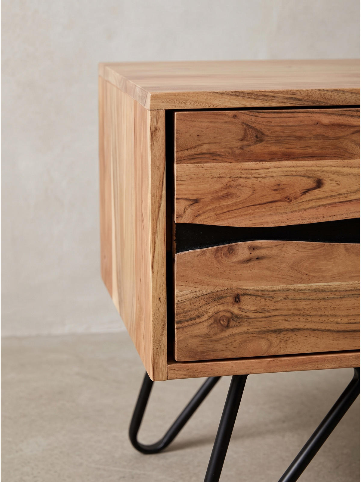 LOWBOARD BETANZOS, Akazie Massivholz, 160 x 44,5 x 50 cm - Schwarz/Akaziefarben, Holz/Metall (160/50/44.5cm) - KADIMA DESIGN