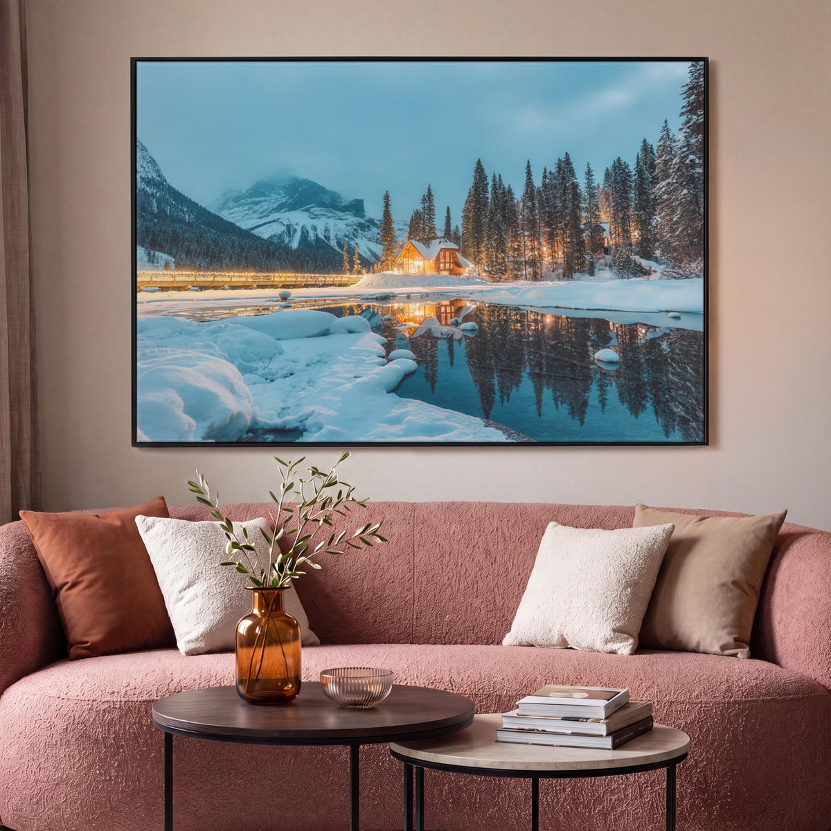 LEINWAND Bilder mit Rahmen - Winterlandschaft - Natur - Haus - Berge - Schnee - 150x100 - Hellblau, Textil (150/100cm) - MuchoWow