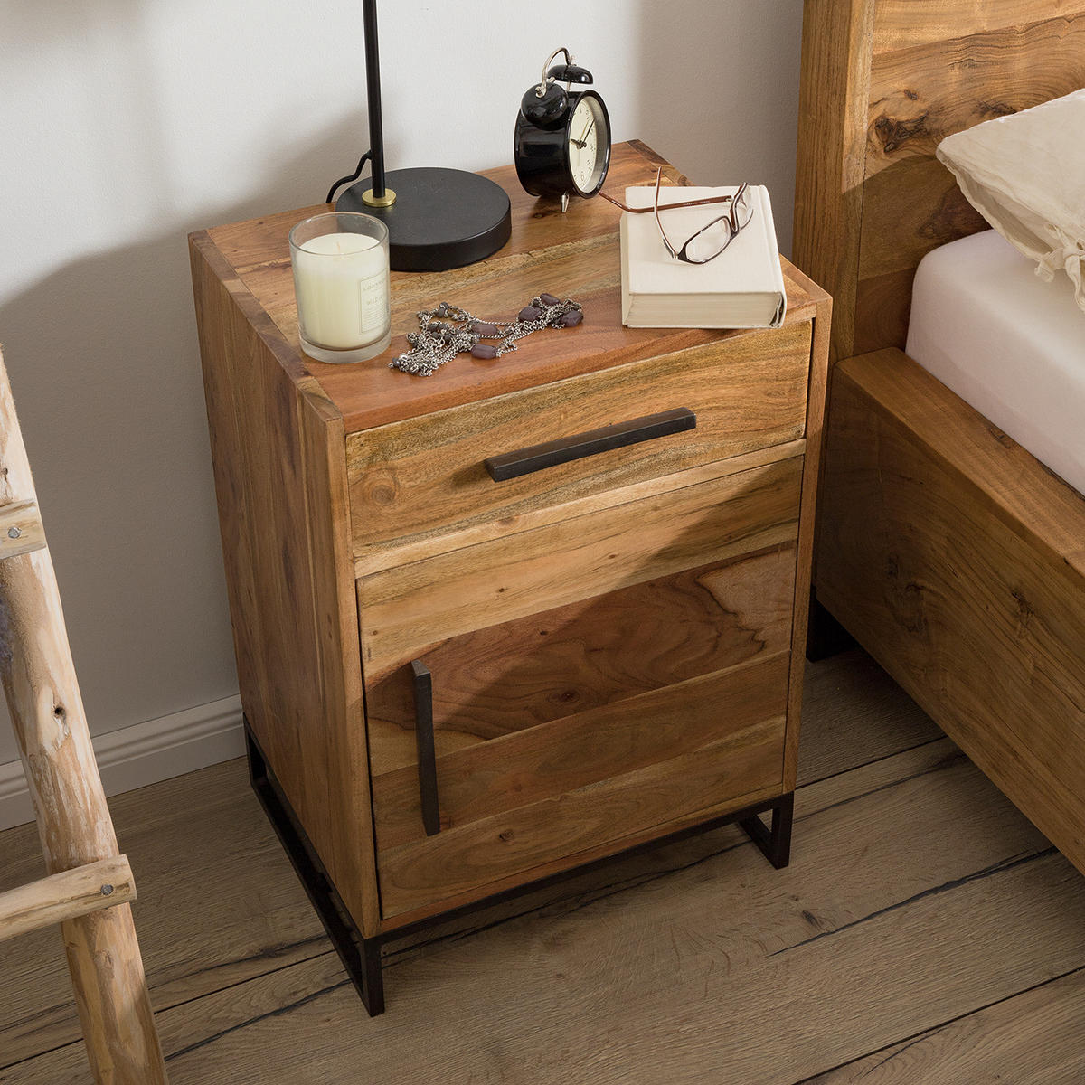 NACHTKOMMODE - Akazie massiv - Akaziefarben, Holz (45/65/35cm) - home24