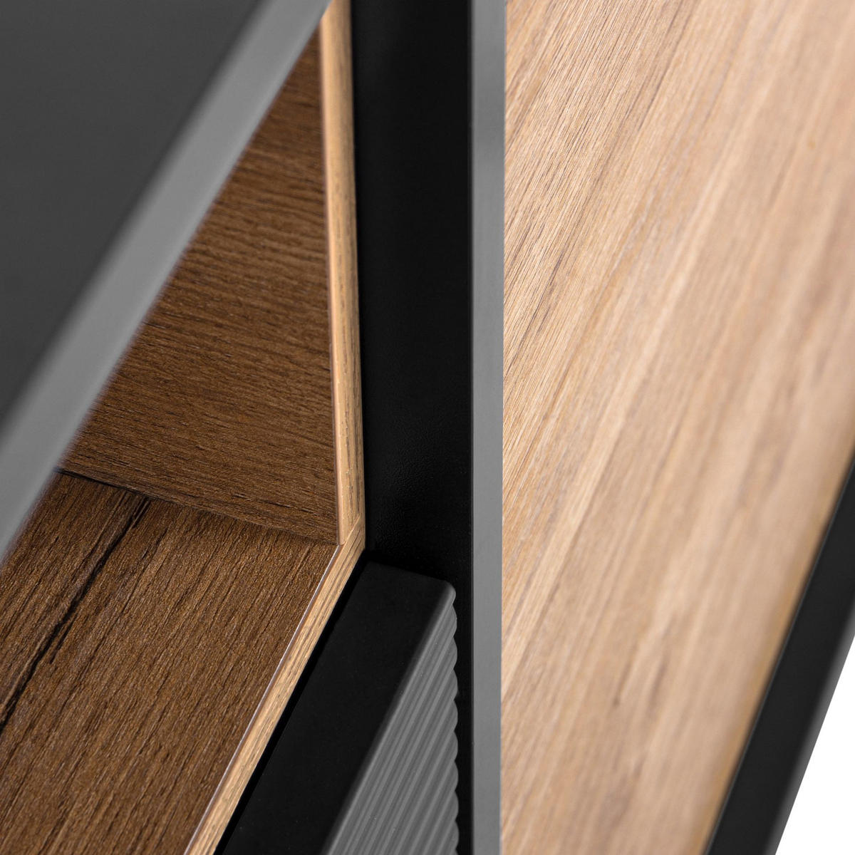 KOMMODE LOFTY Außenseiteneinlage, schwarz / Eiche natur - Eichefarben/Multicolor, Holzwerkstoff (102/83/41cm) - KONSIMO®