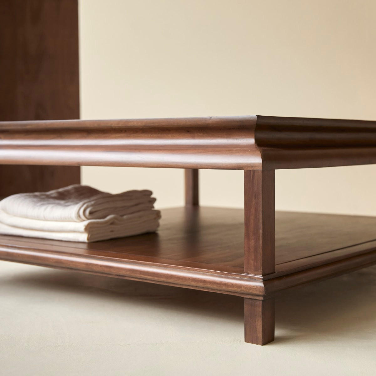 COUCHTISCH Achille Dunkelbraun aus Akazie - Dunkelbraun, Holz (103/103/40cm) - Tikamoon