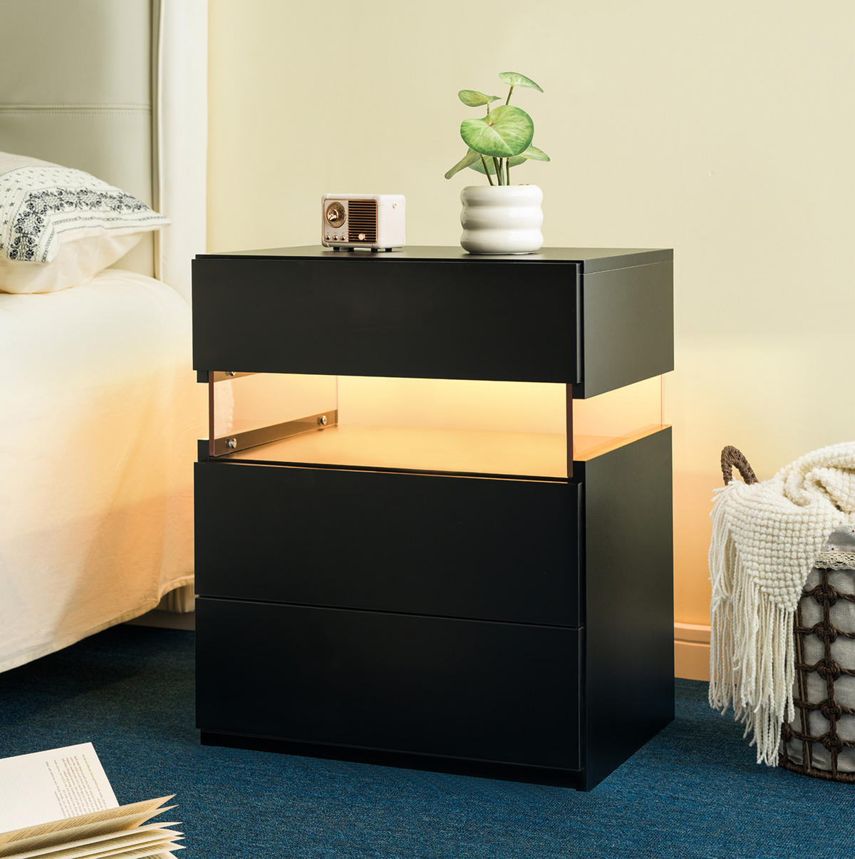 NACHTTISCH 48/38/61 cm mit 3 Schubladen & LED-Beleuchtung in Schwarz - Schwarz, Holzwerkstoff (38/61/48cm) - BEAOK