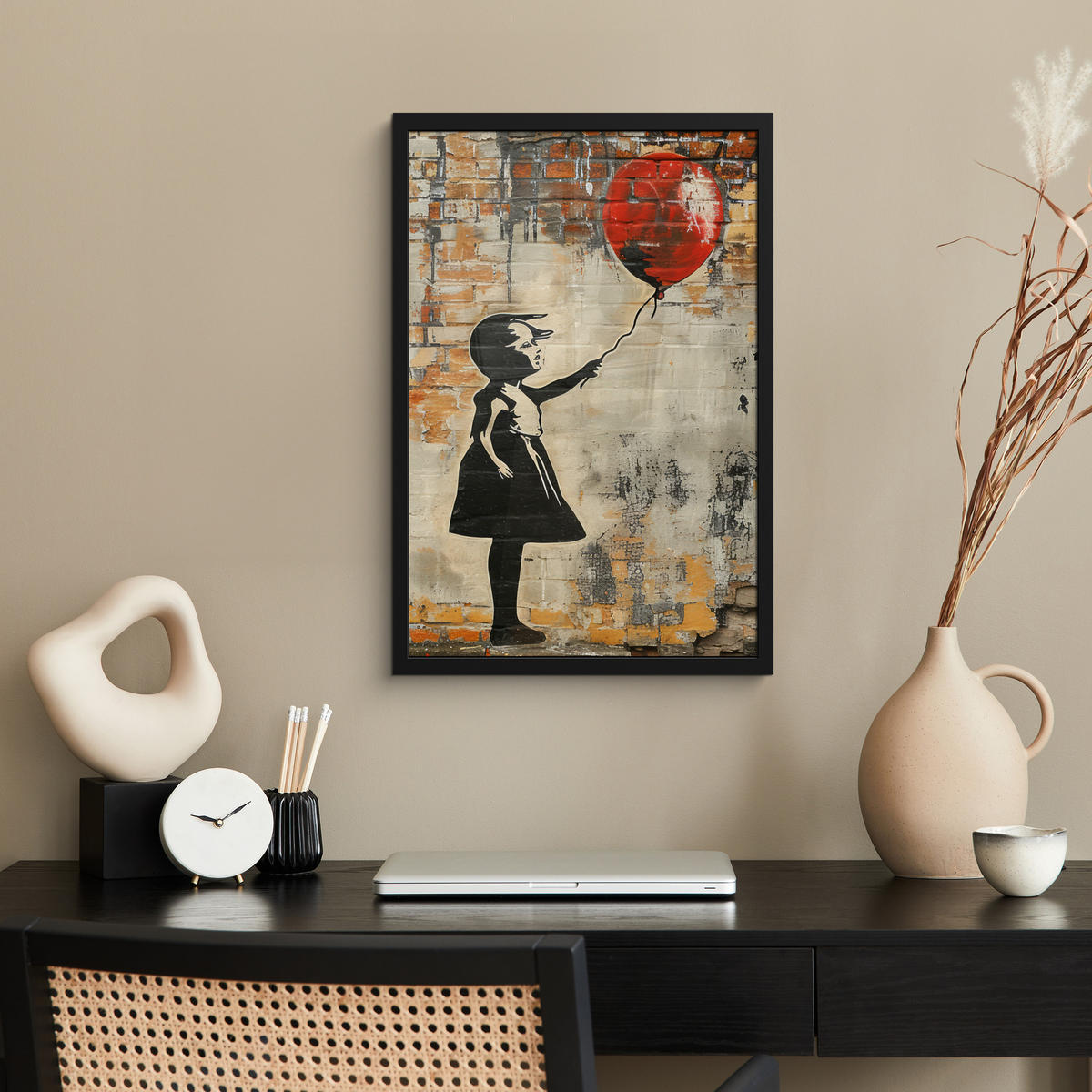 GERAHMTES BILD Graffiti - Banksy - Mädchen - Straßenkunst 40x60 cm - Sandfarben, Papier (40/60cm) - MuchoWow