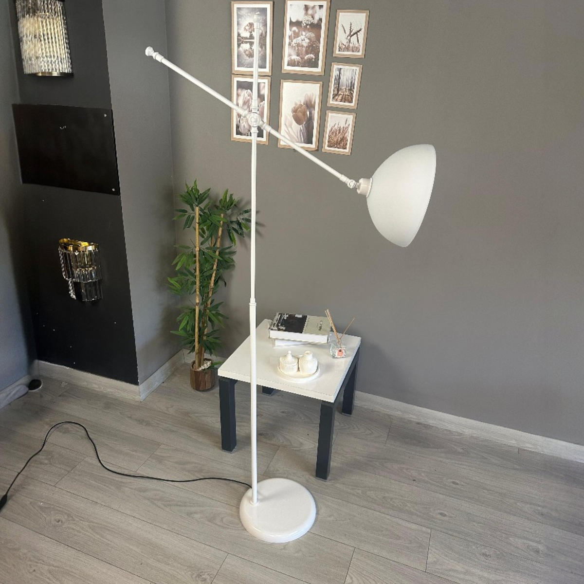STEHLAMPE Stelan aus Metall mit E27, verstellbarer Lampenschirm - Weiß, Metall (37/37/171cm) - Bamyum