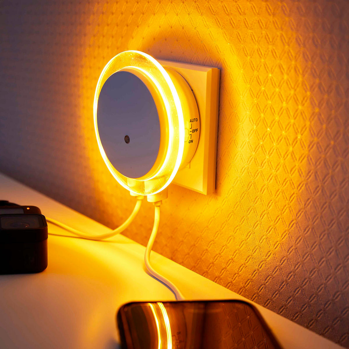 LED-NACHTLICHT - Bernsteinfarben mit Dämmerungssensor und 2 USB-Anschlüssen für Schlafzimmer und Flur, 4er-Set - Weiß, Kunststoff (6.8/9.2/9.2cm) - Northpoint