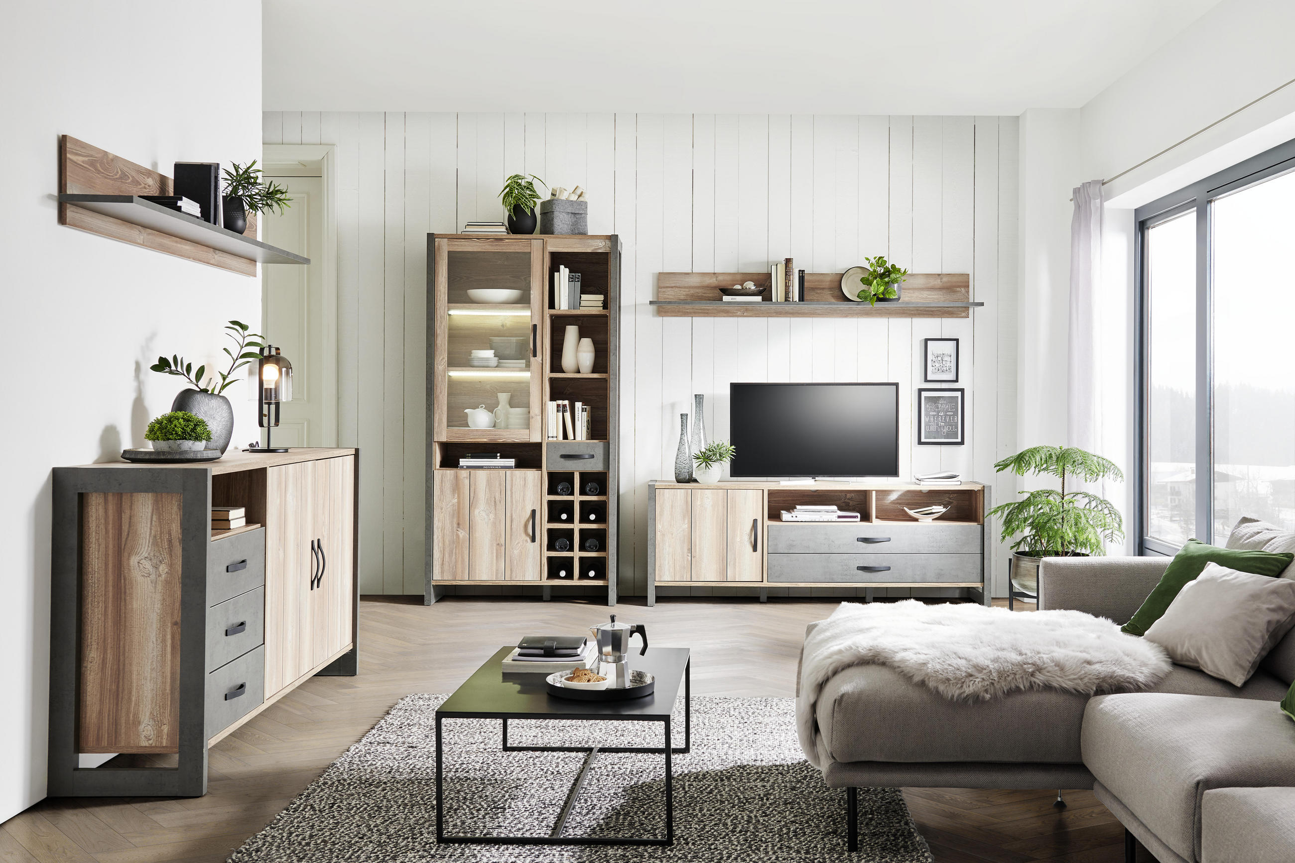 Vitrine modernega videza, kakovostne znamke Carryhome,