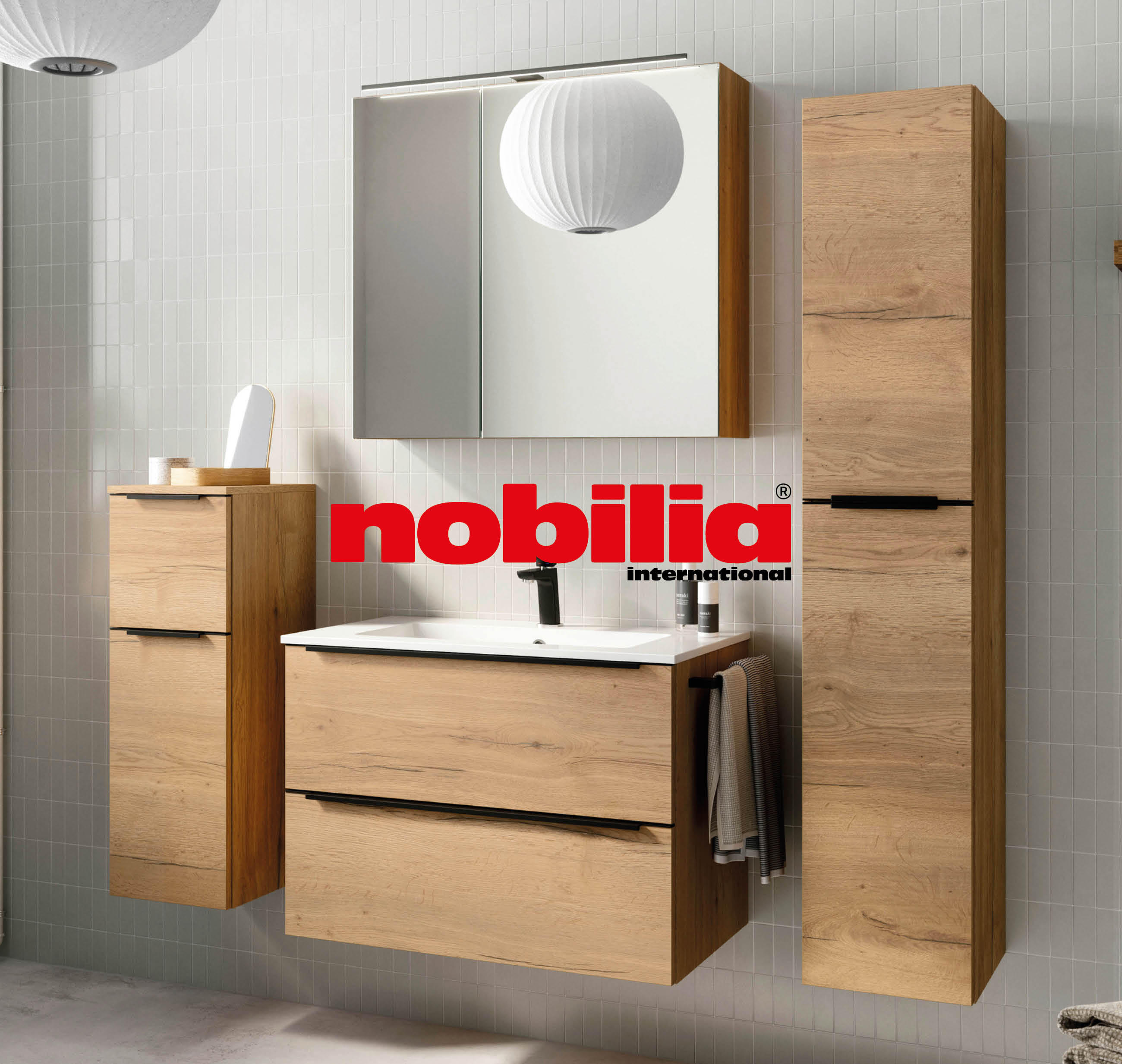Nobila Badmöbelset mit Holzschränken und Waschbecken