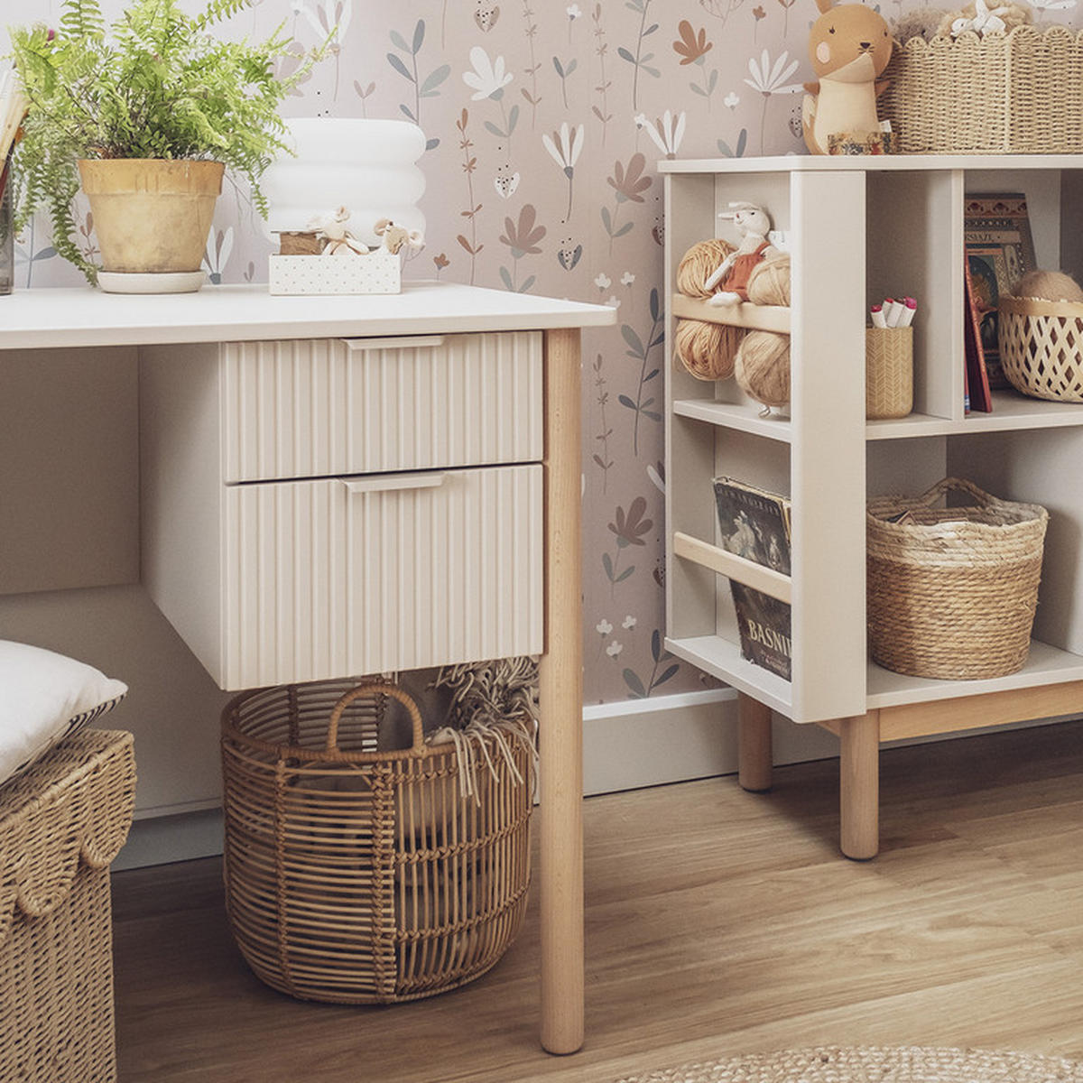 PSACÍ STŮL Miloo Béžová - béžová, kompozitní dřevo (62.5/125/75cm) - Petits-meubles