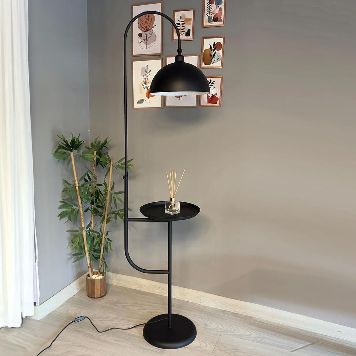 STEHLAMPE Gorkiede aus Metall mit Dimmer und Ablage - Schwarz, Metall (37/37/170cm) - Bamyum
