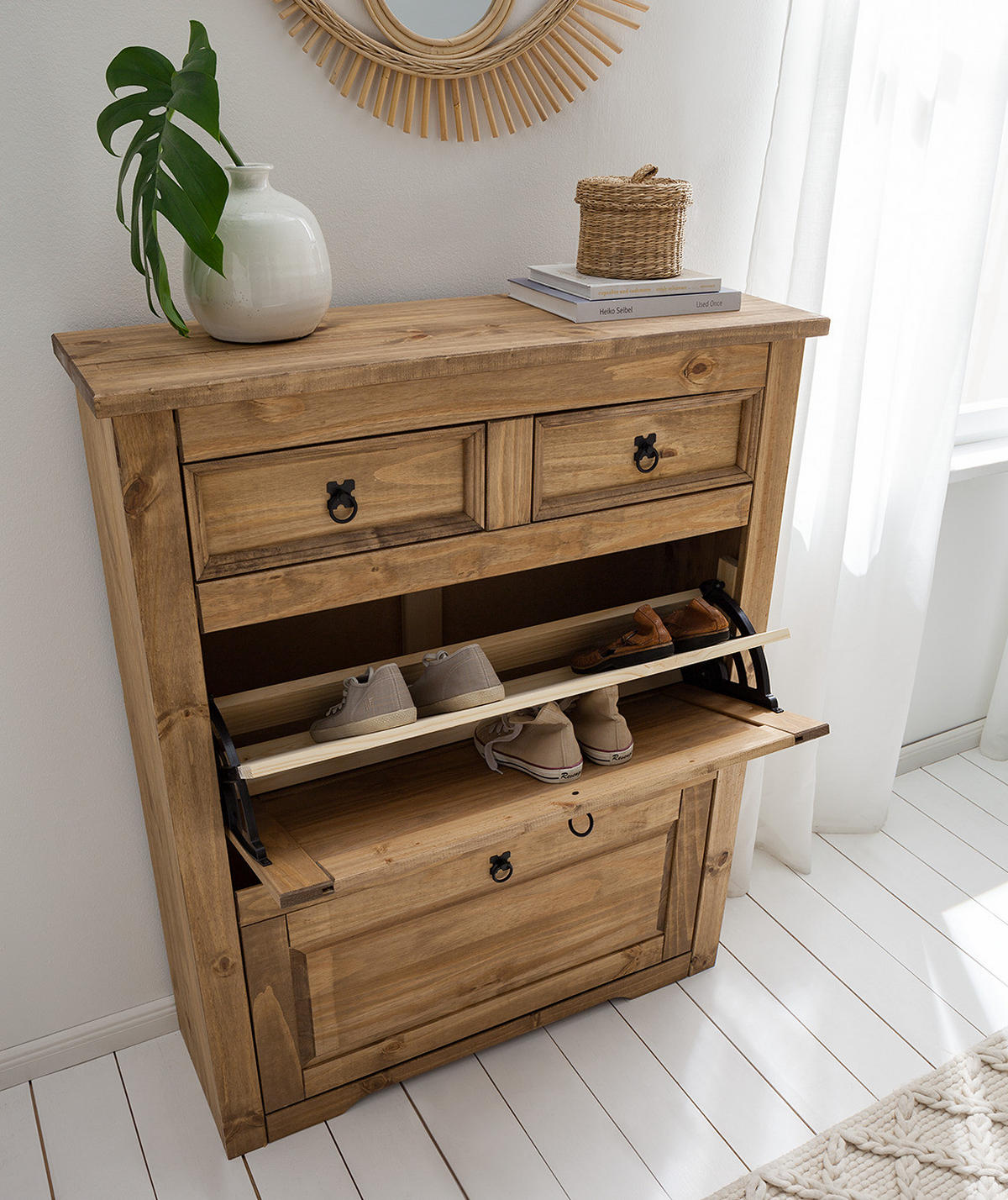 SCHUHKIPPER - Kiefer massiv - Schwarz/Kieferfarben, Holz/Metall (99/123/32cm) - home24