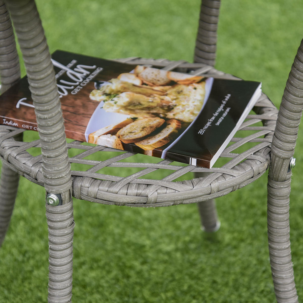 BISTRO set z ratanu 60x58,5x89,5 cm šedé s odkládacím stolkem, polstry - šedá, přírodní materiály - Modfu