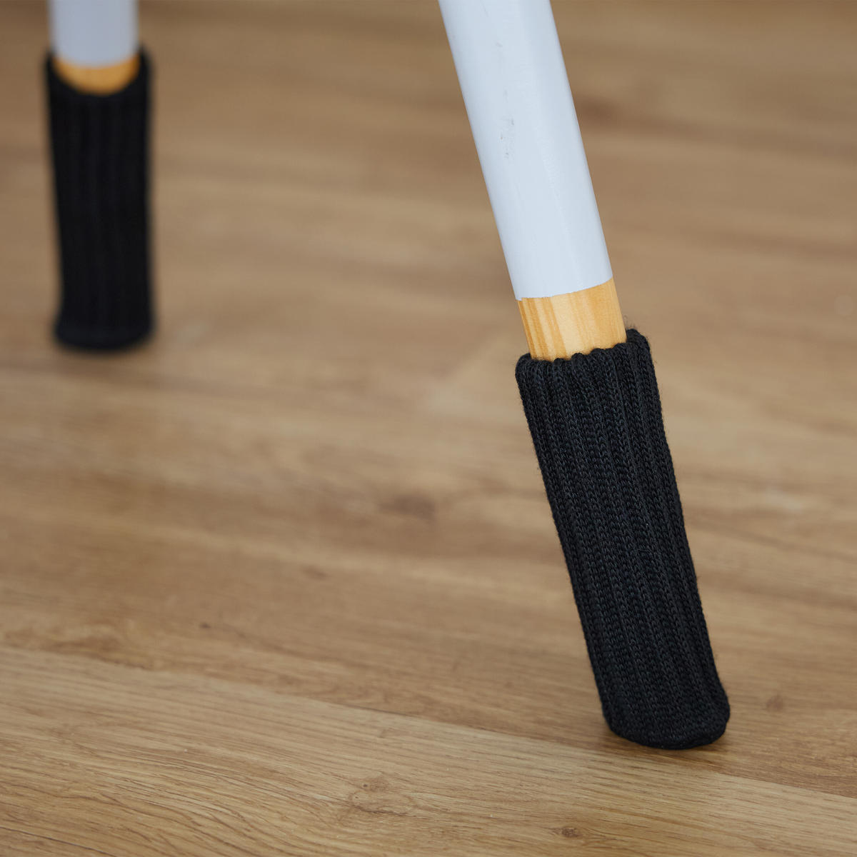 24xSTUHLBEINSOCKEN - Schwarz, Kunststoff (2.5/2.5cm) - Relaxdays