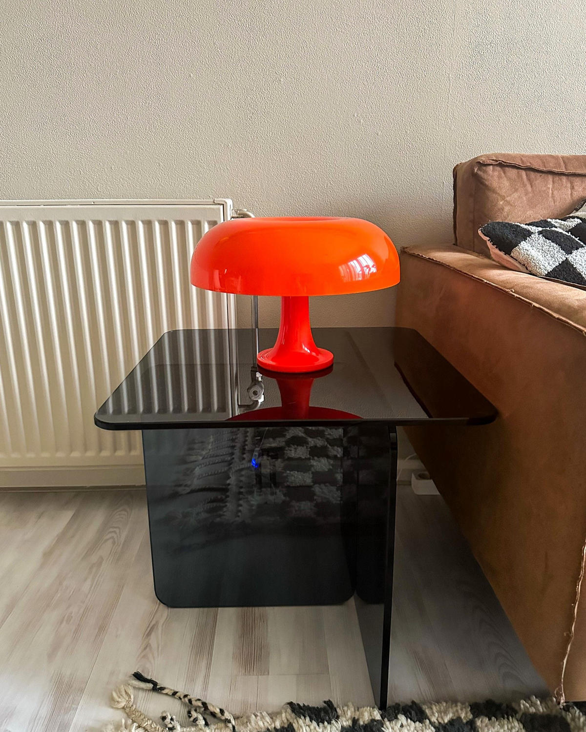 PŘÍSTAVNÝ STOLEK Bezpečnostní sklo Modrý Amisk - modrá, sklo (50/50/46cm) - Beliani