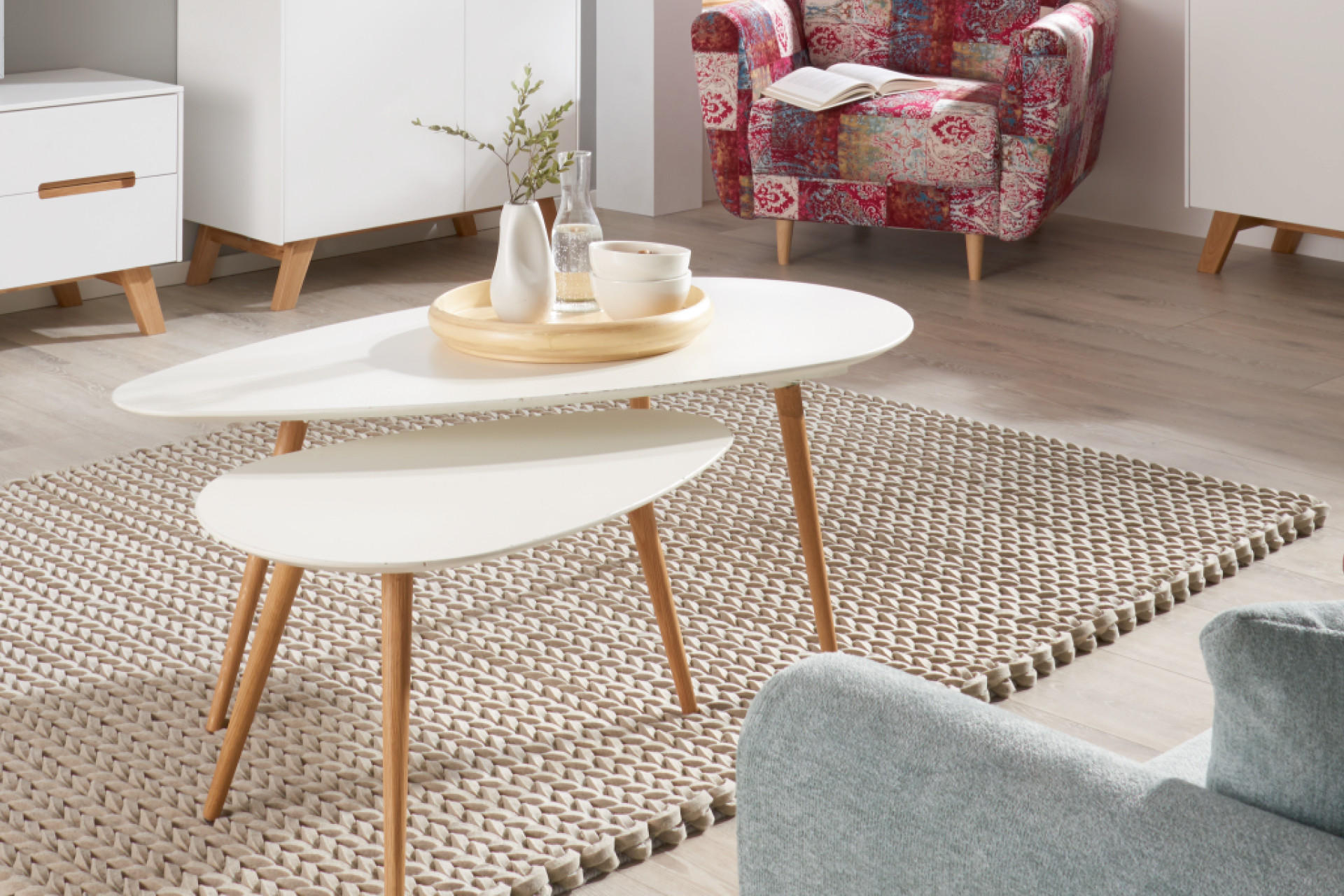 Sada konferenčních stolků bílá a dřevo, scandi styl - inspirace