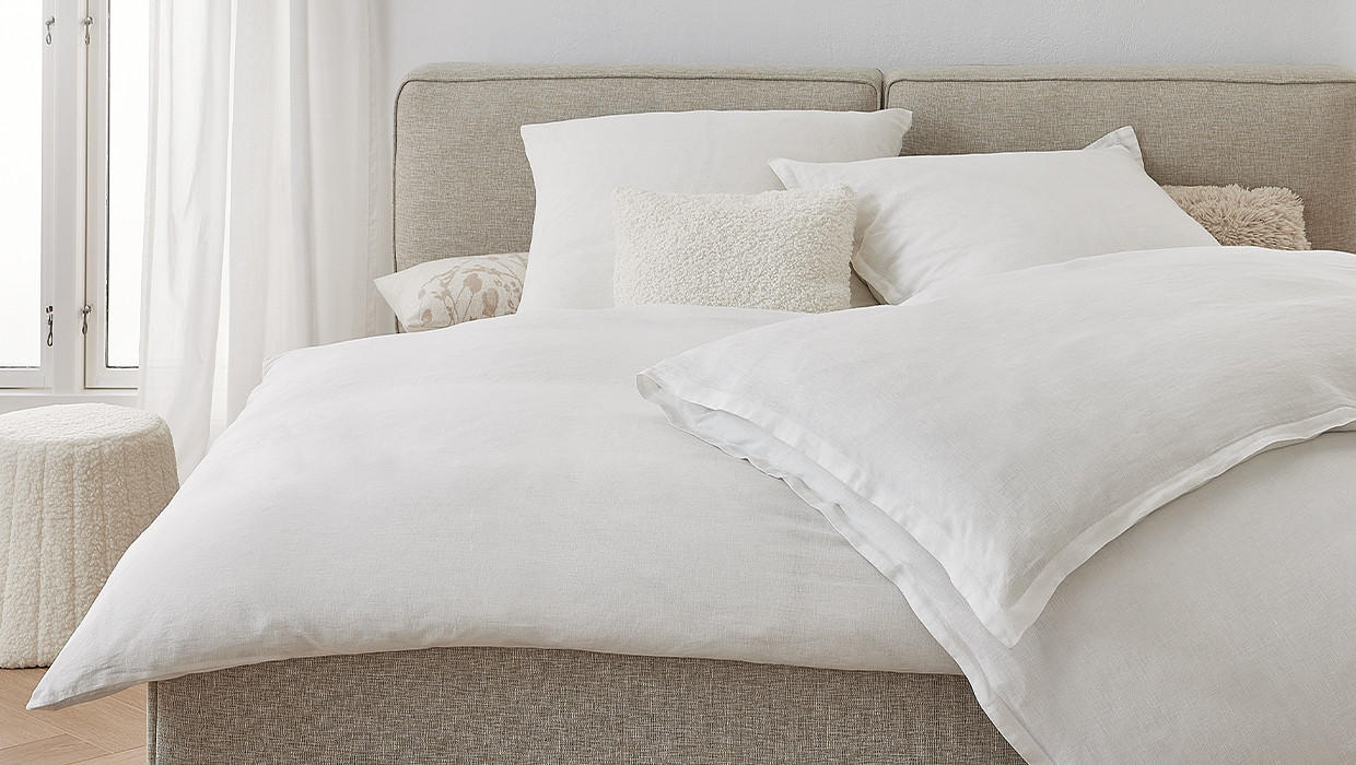 Scandi ložnice - postel a povlečení