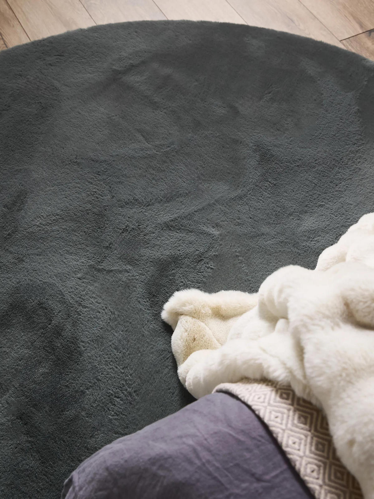 UMĚLÉ kožíškové koberce Dave Antracit ø 120 cm - antracitová, textil/umělá hmota (120/120cm) - benuta Nest