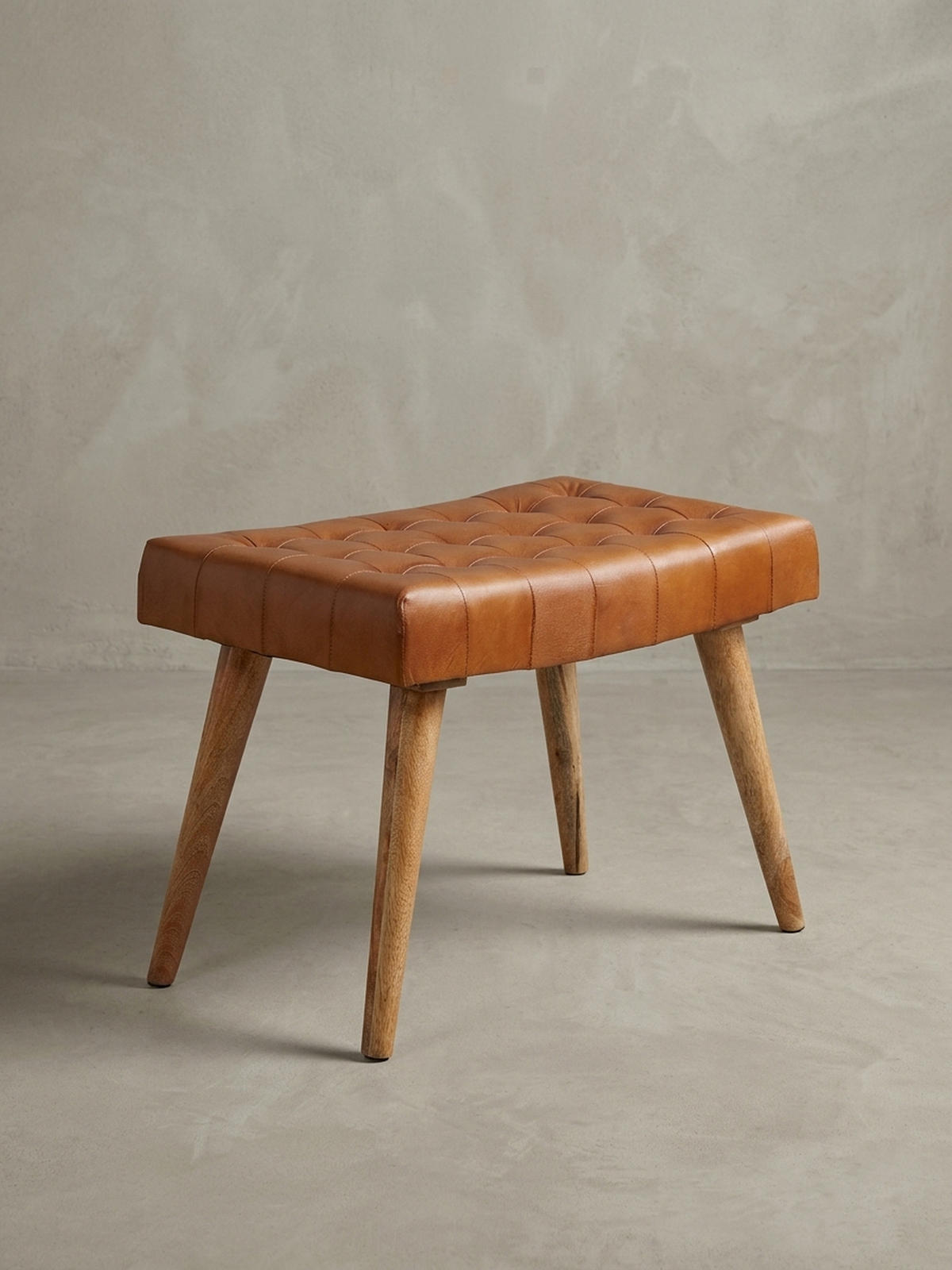 SITZHOCKER – Echtleder/Naturholz, modern, 120 kg Belastbarkeit - Braun, Mangoholz/Leder (67/47/39cm) - KADIMA DESIGN