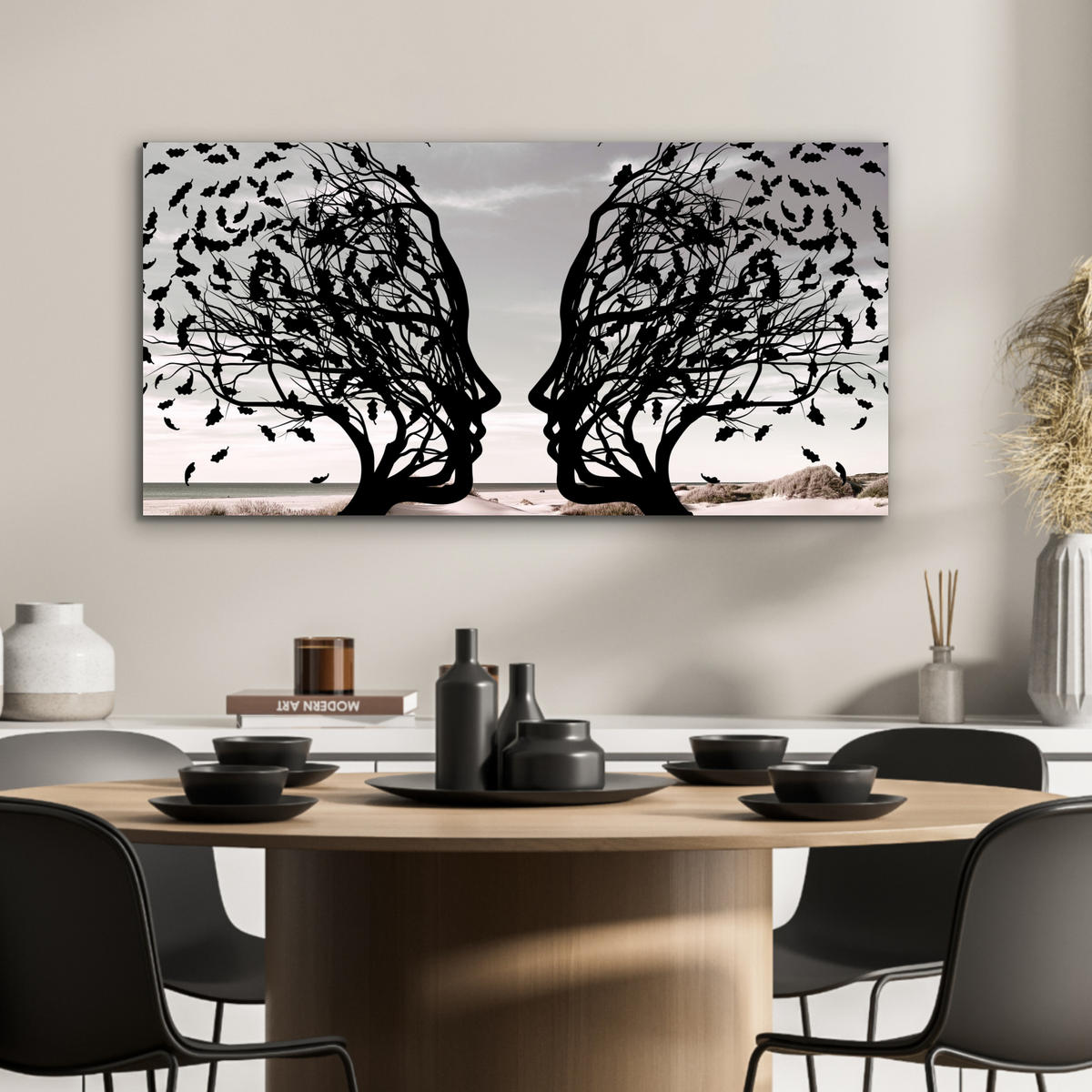 KOVOVÝ OBRAZ Pláž - more - ľudia - strom - moderné umenie 80x40 cm - svetlosivá, kov (80/40cm) - MuchoWow